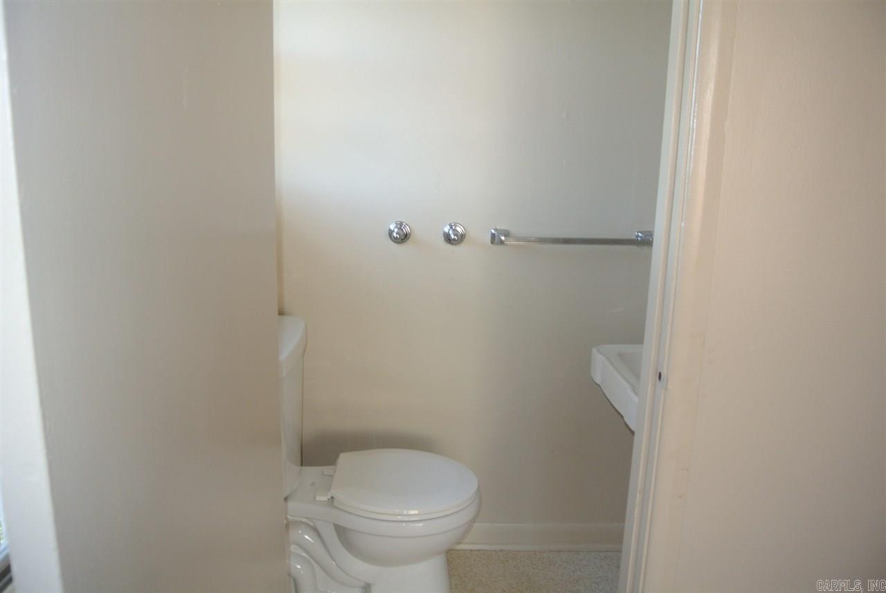 1N-12-08 - Residential Lease