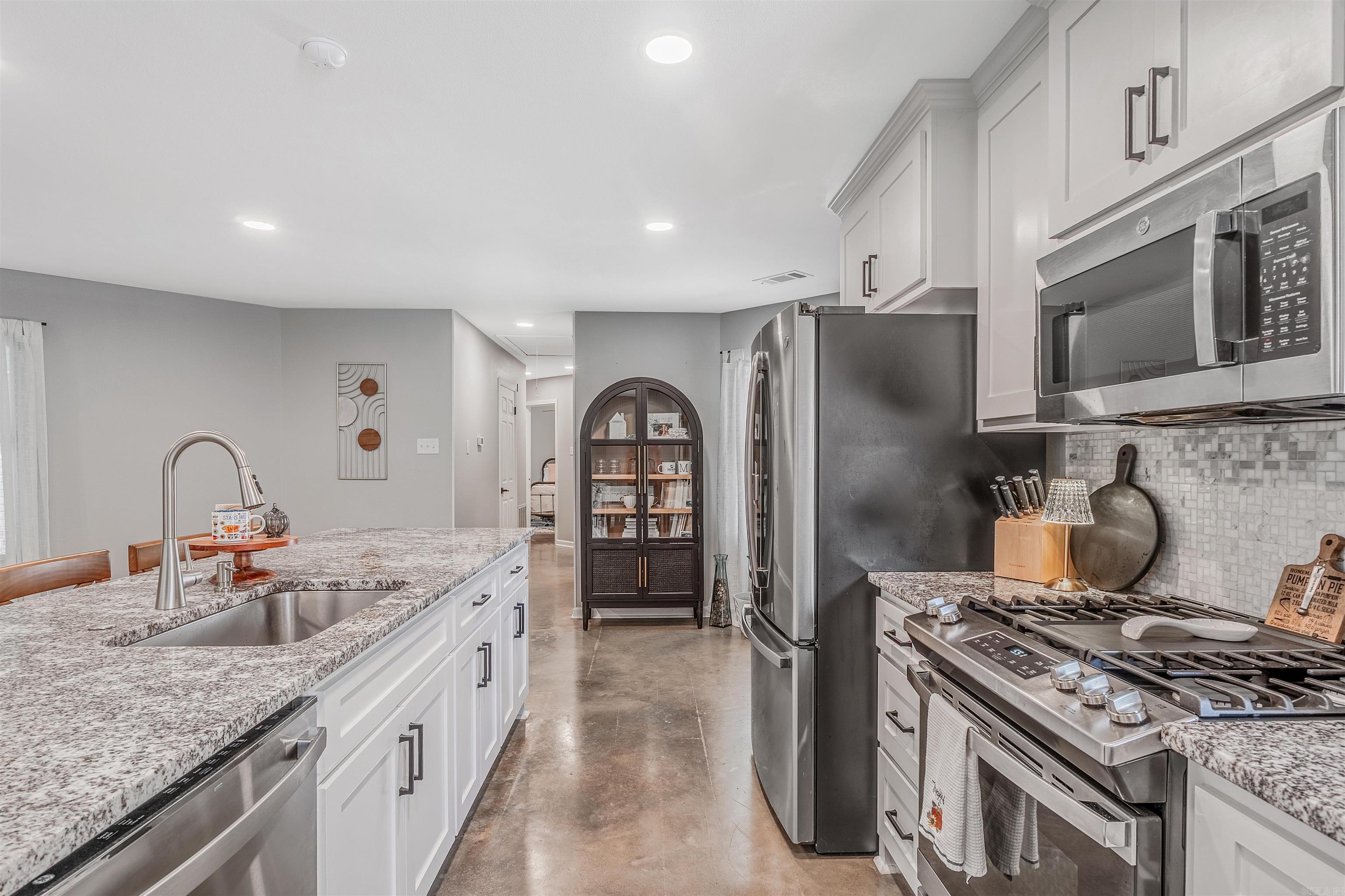 OAKMONT - Residential