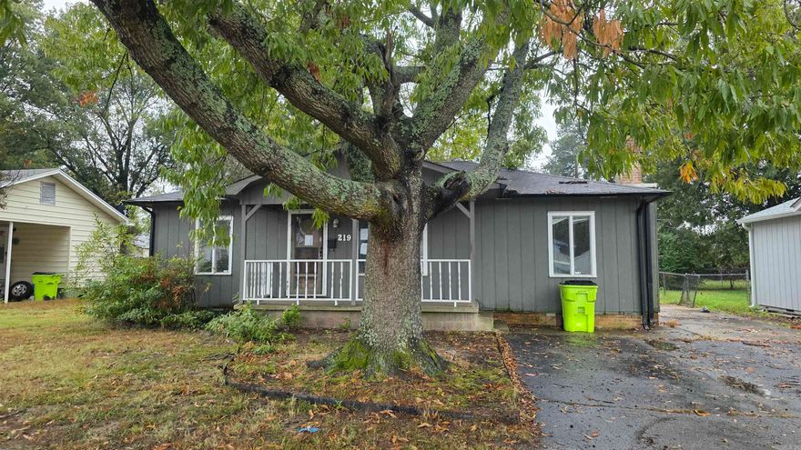 Located in the heart of Stuttgart, this three-bedroom, one-bathroom home offers plenty of potential for those willing to invest some effort into repairs. The spacious layout includes a cozy living room, a functional kitchen ready for upgrades, and three well-sized bedrooms that could be transformed with fresh paint and flooring. The single bathroom may require updates to fixtures and tiling but offers a solid foundation for modernization. The property features a sizable yard, ideal for gardening or outdoor activities, though landscaping will need attention. With some repairs, this house could become a comfortable family residence.