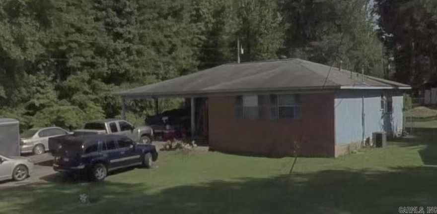 Welcome to this 3-bedroom, 1.5 bath home in Southwood.