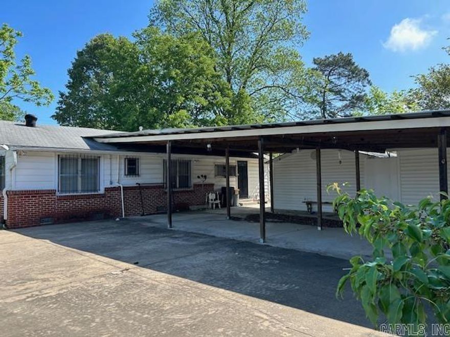Attention Investors, This .40 Acre lot with endless potential. This Property features 3 Separate storage spaces, Large Covered parking space the potential is endless with this home in the heart of Benton. The home Needs a lot of TLC. Agents see remarks.