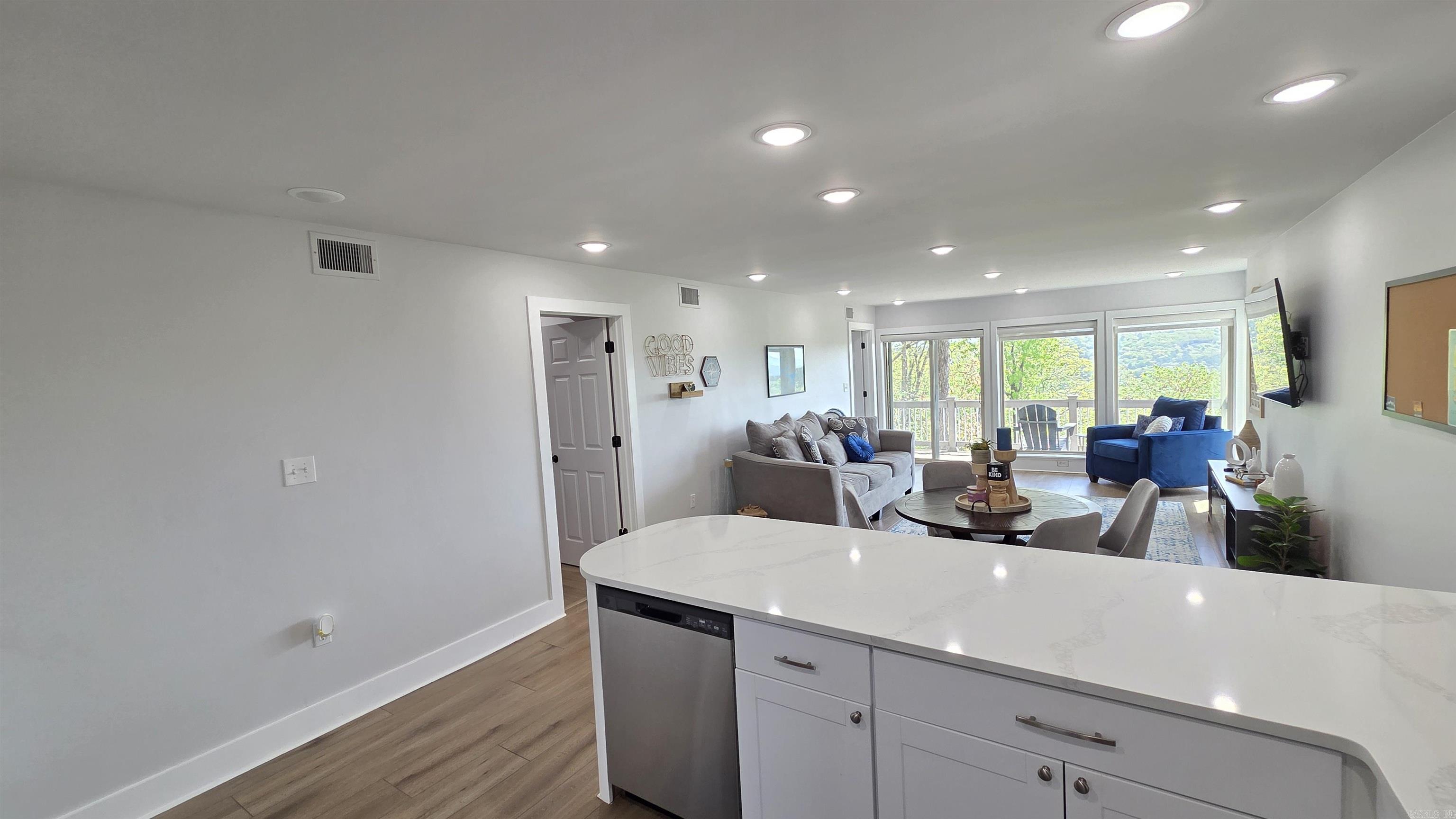 CLIFFSIDE LODGE - Residential