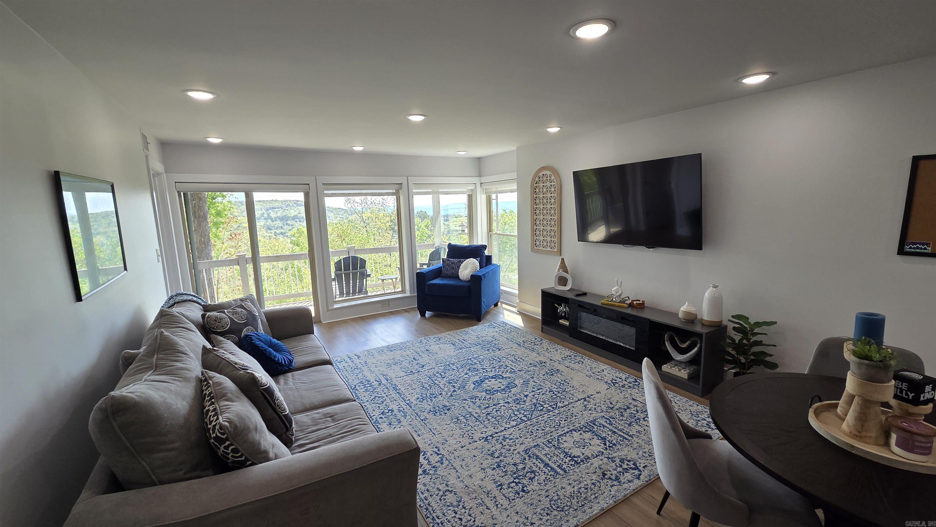 CLIFFSIDE LODGE - Residential