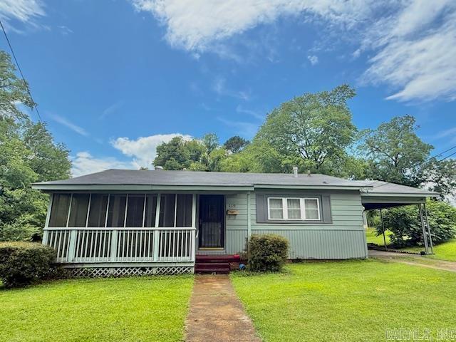 Located right in the heart of town, this spacious 4-bedroom, 2-bath home offers 1,840 square feet of living space and endless possibilities! Whether youāre a first-time buyer, growing family, or investor looking to add value, this property is full of potential. Home is being sold as is.