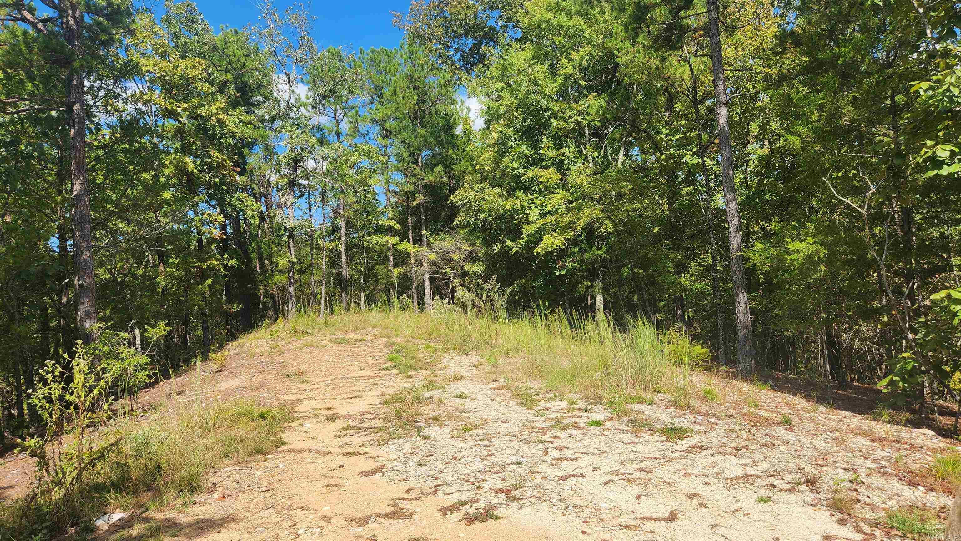 REVAS RETREAT - Land