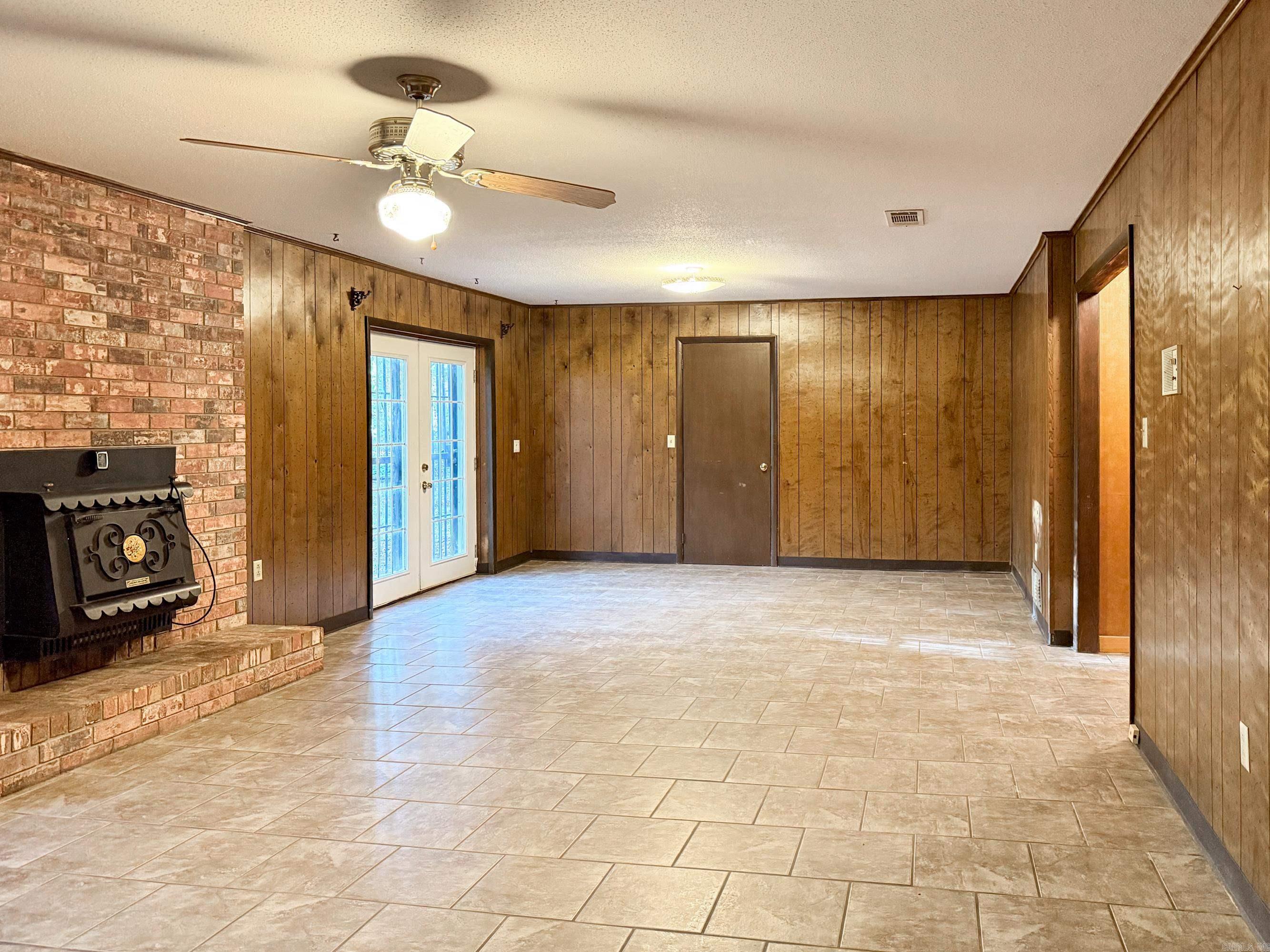 LYNNWOOD ACRES - Residential