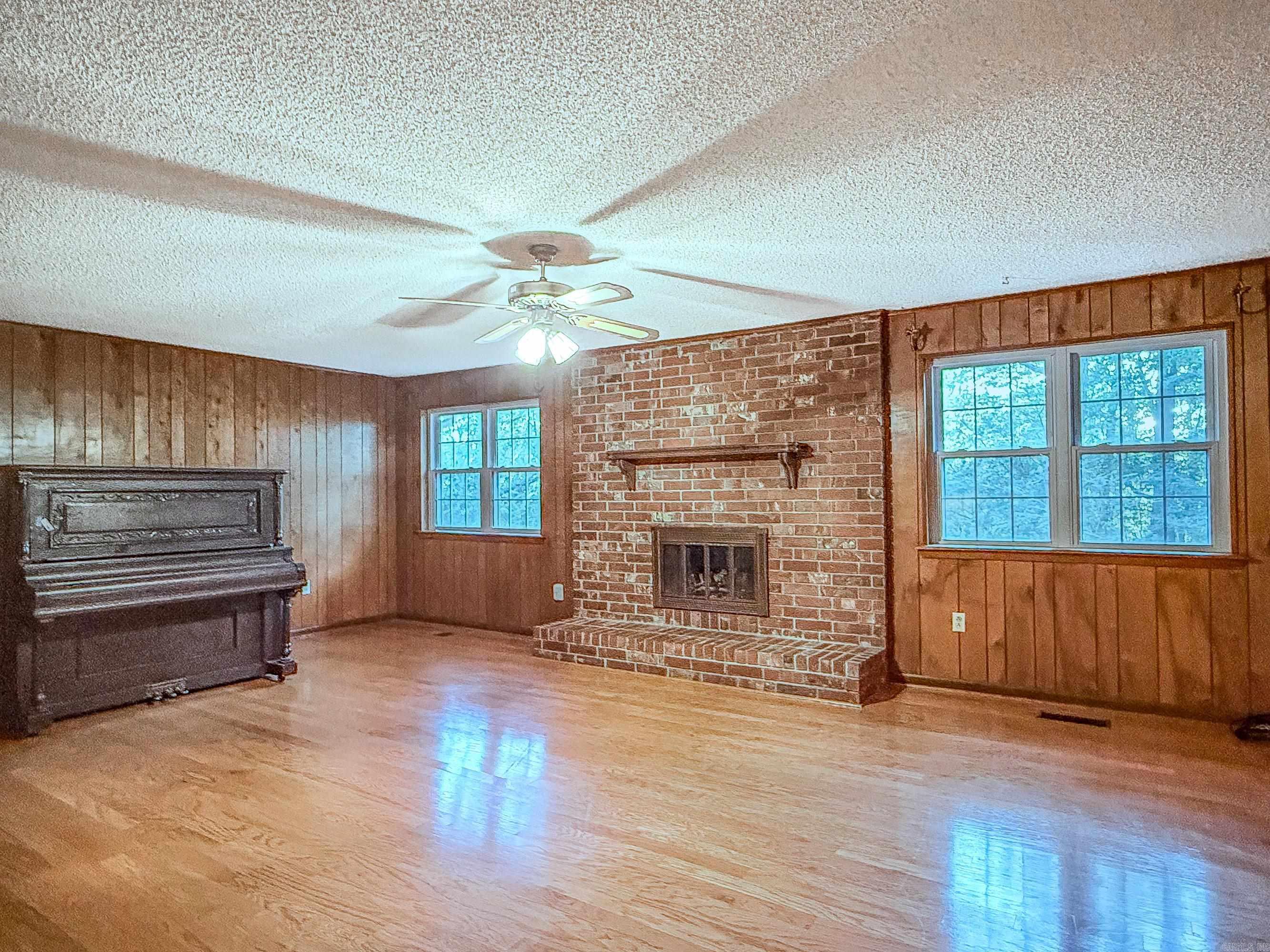 LYNNWOOD ACRES - Residential