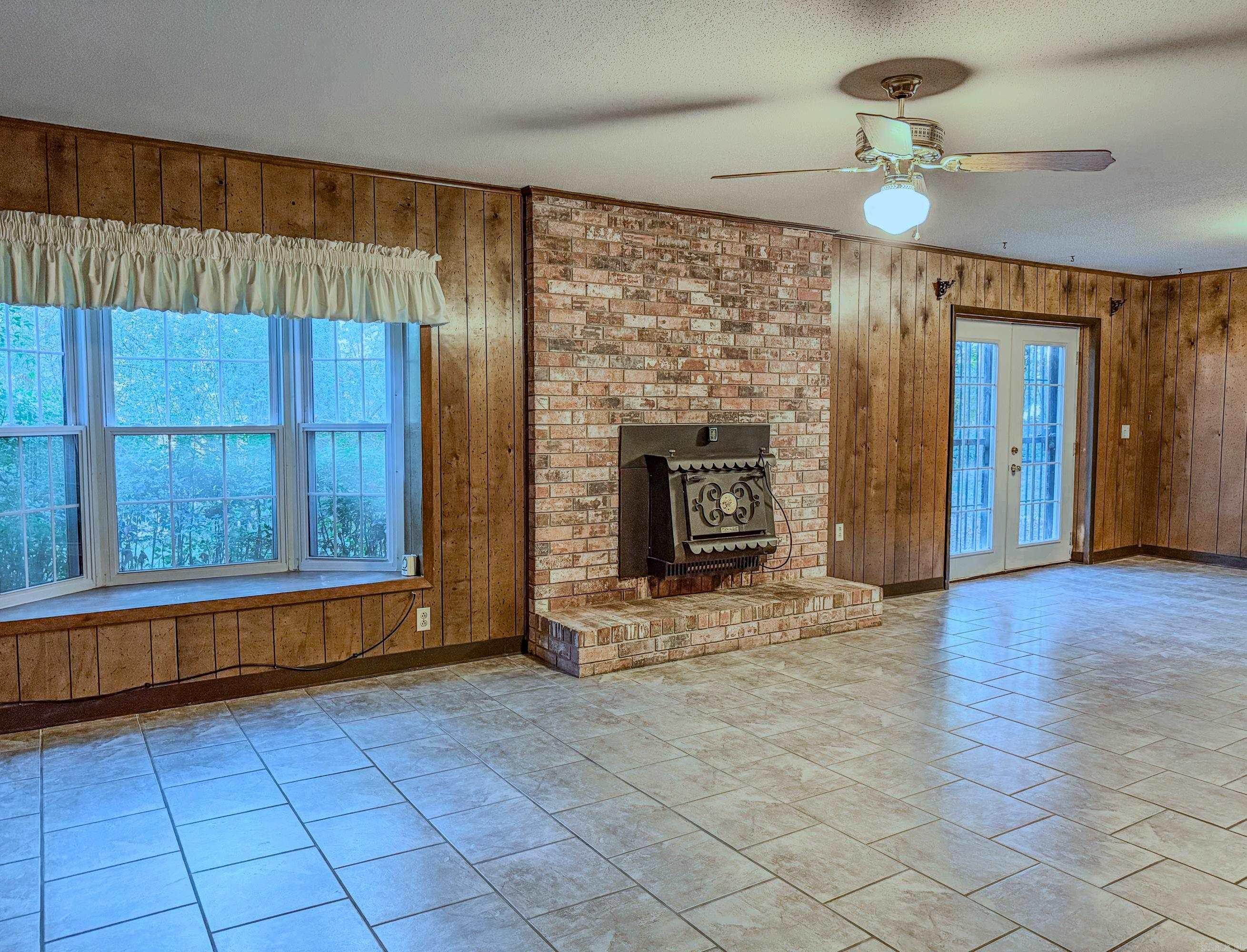 LYNNWOOD ACRES - Residential