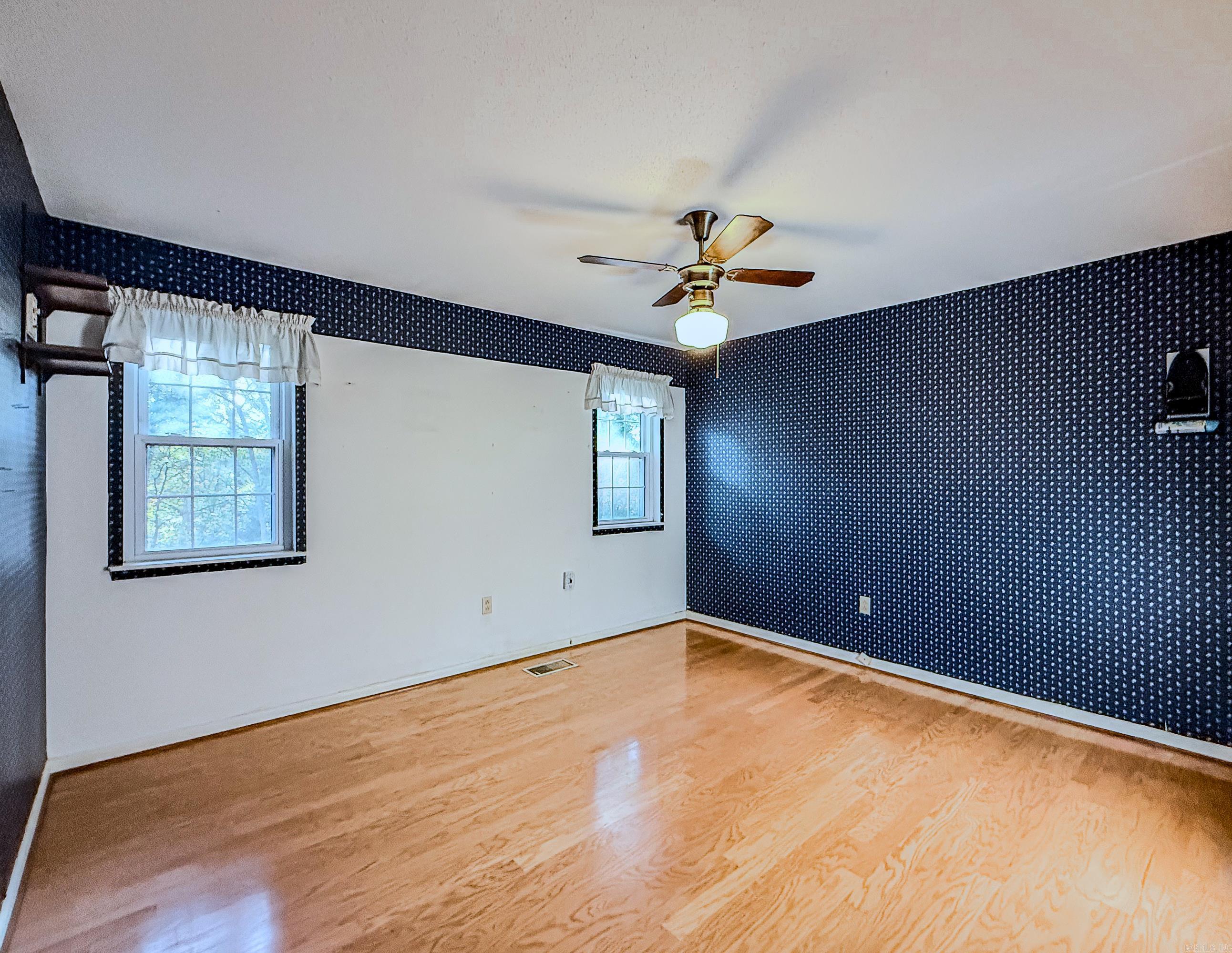 LYNNWOOD ACRES - Residential