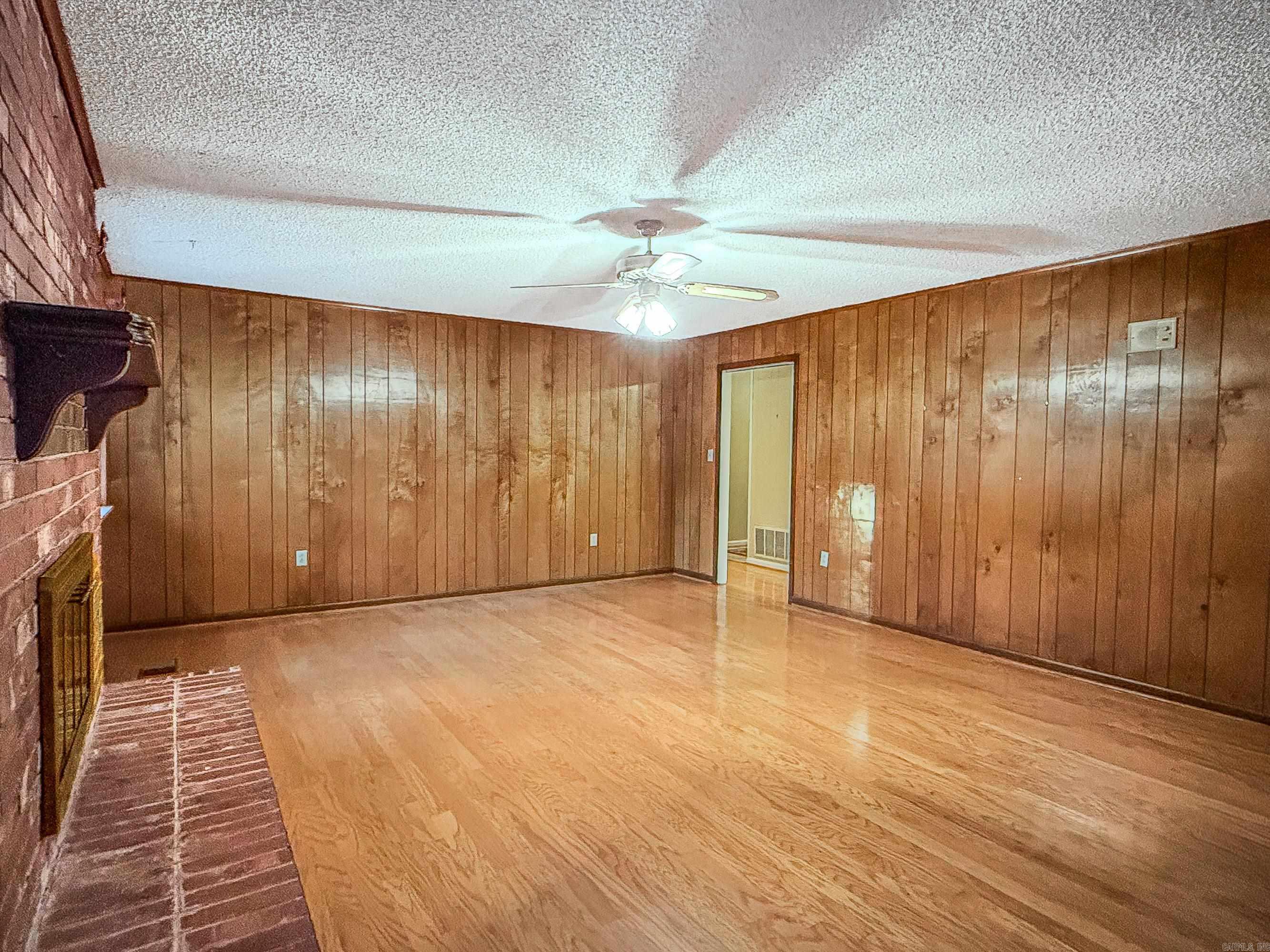 LYNNWOOD ACRES - Residential