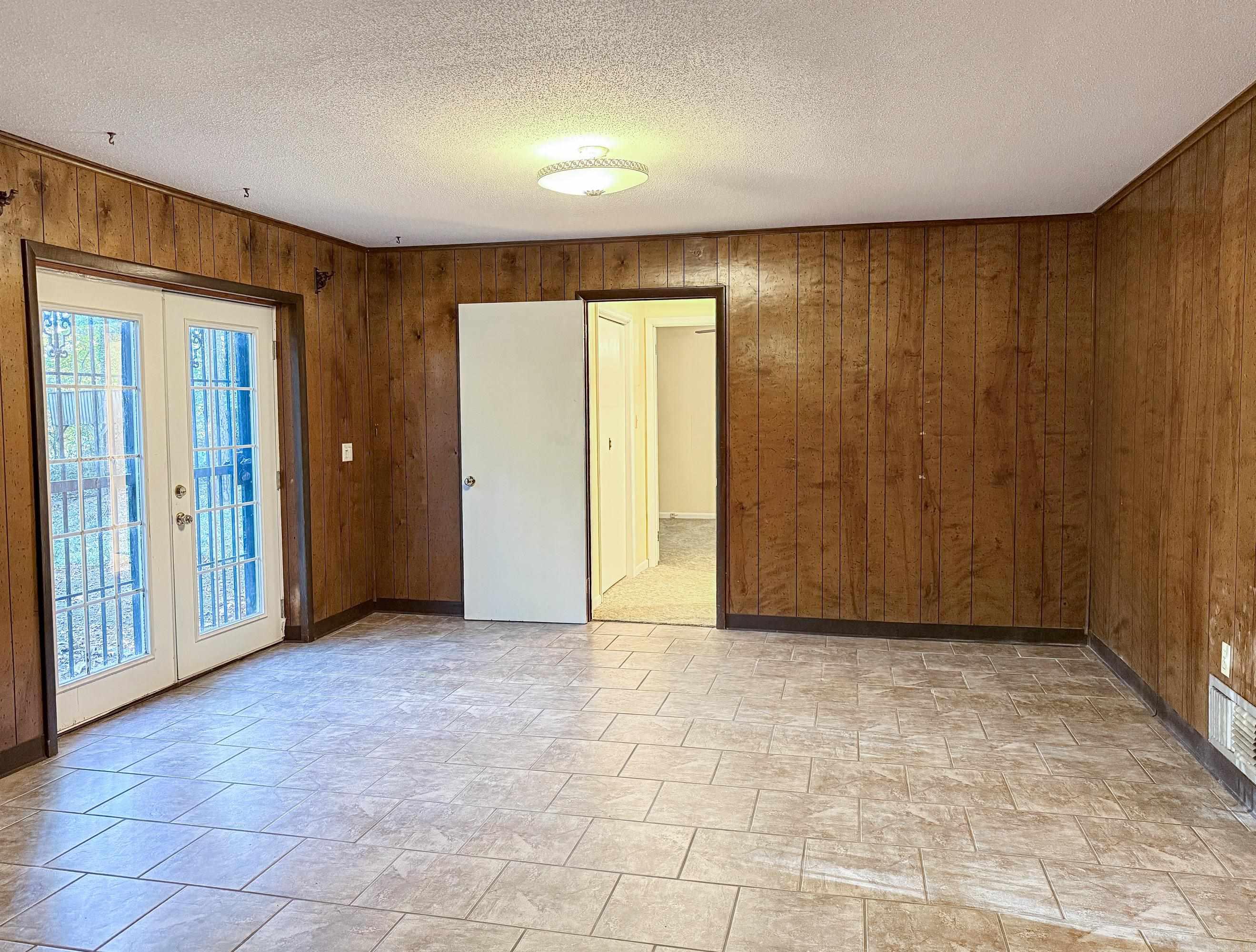 LYNNWOOD ACRES - Residential