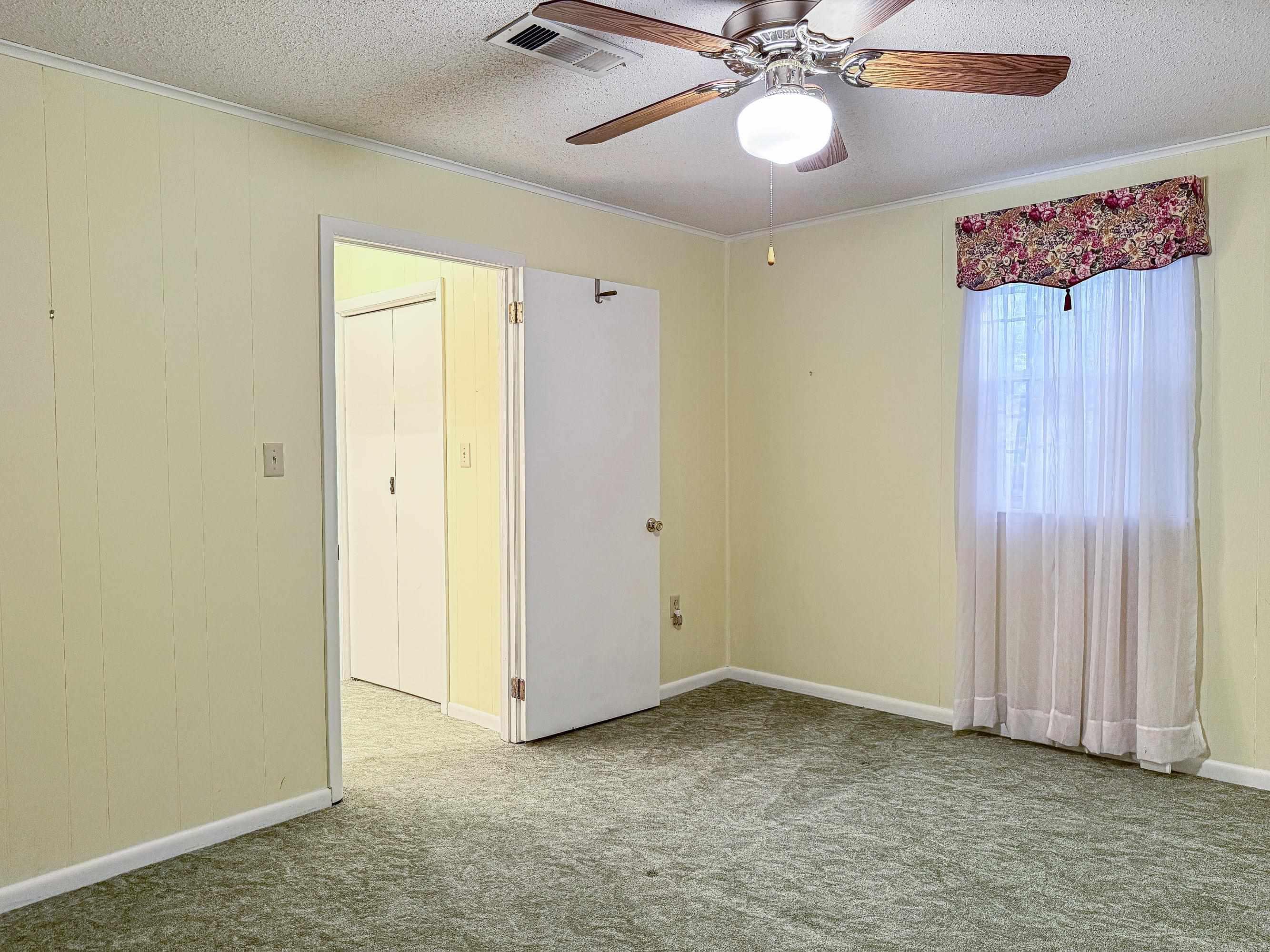 LYNNWOOD ACRES - Residential