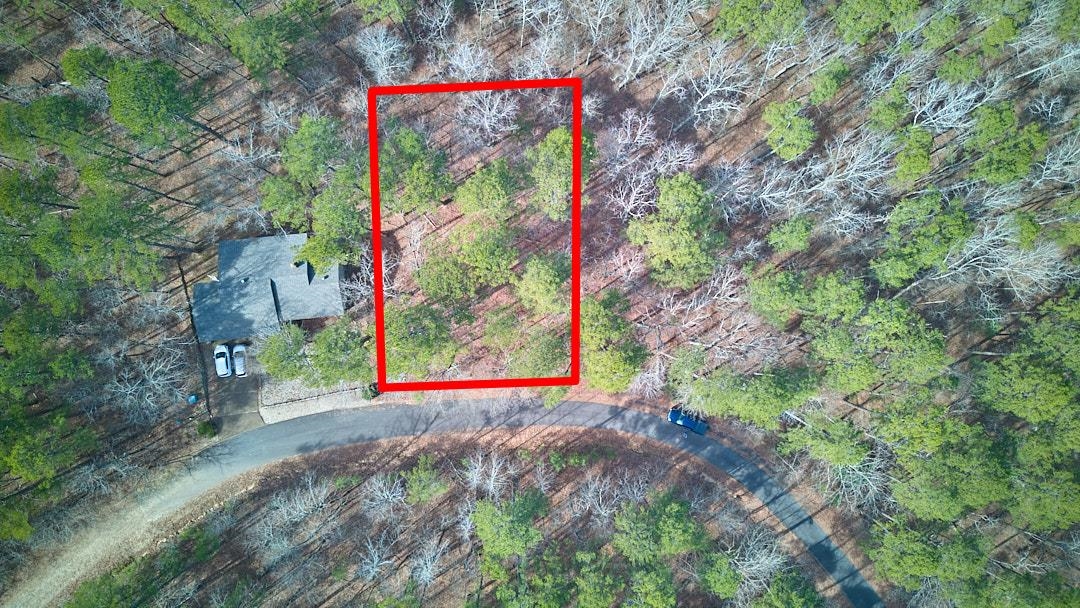 Beautiful wooded subdivision lot! You will want to build your dream home on this gorgeous location.