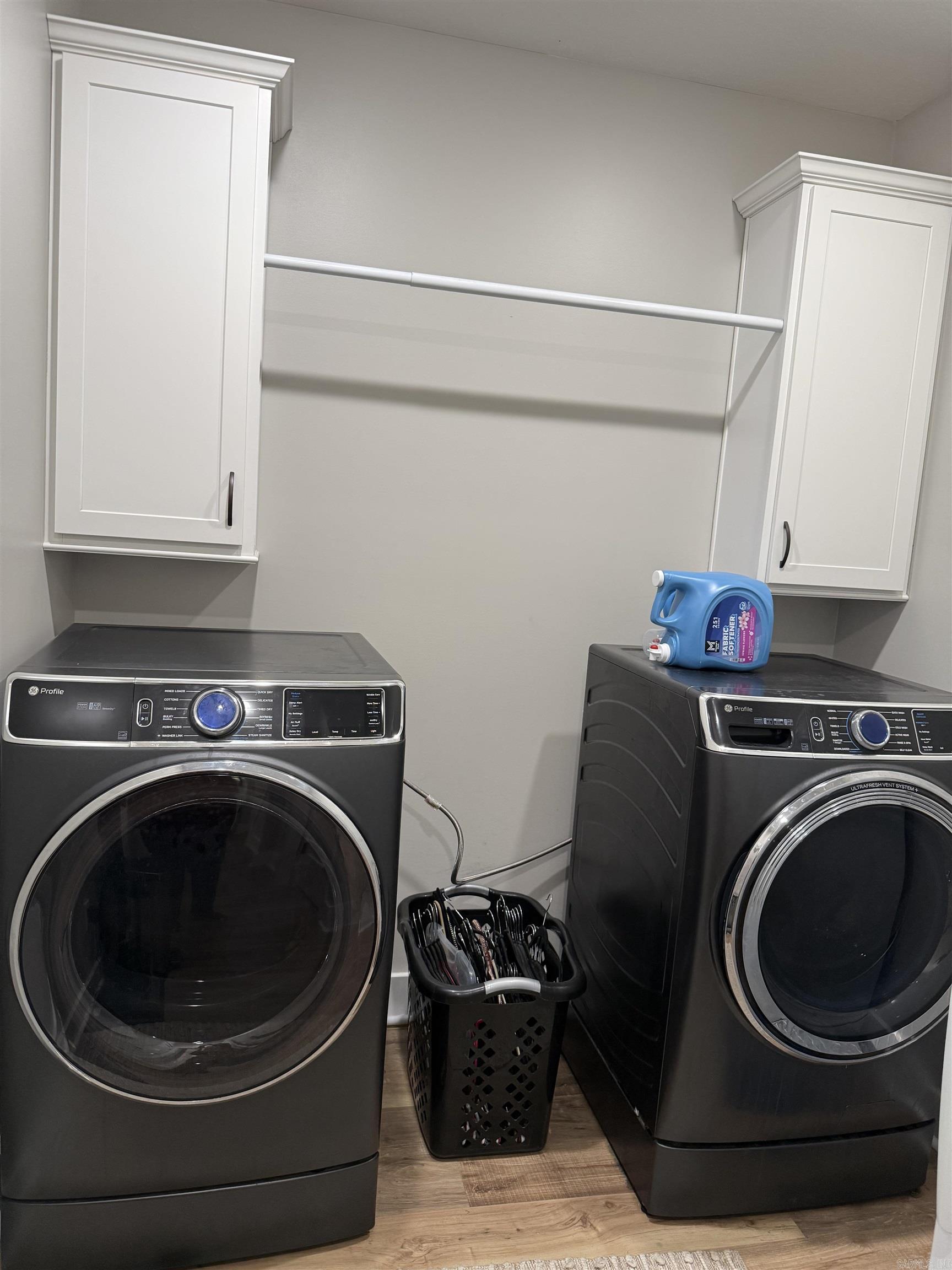 TWIN OAKS - Residential