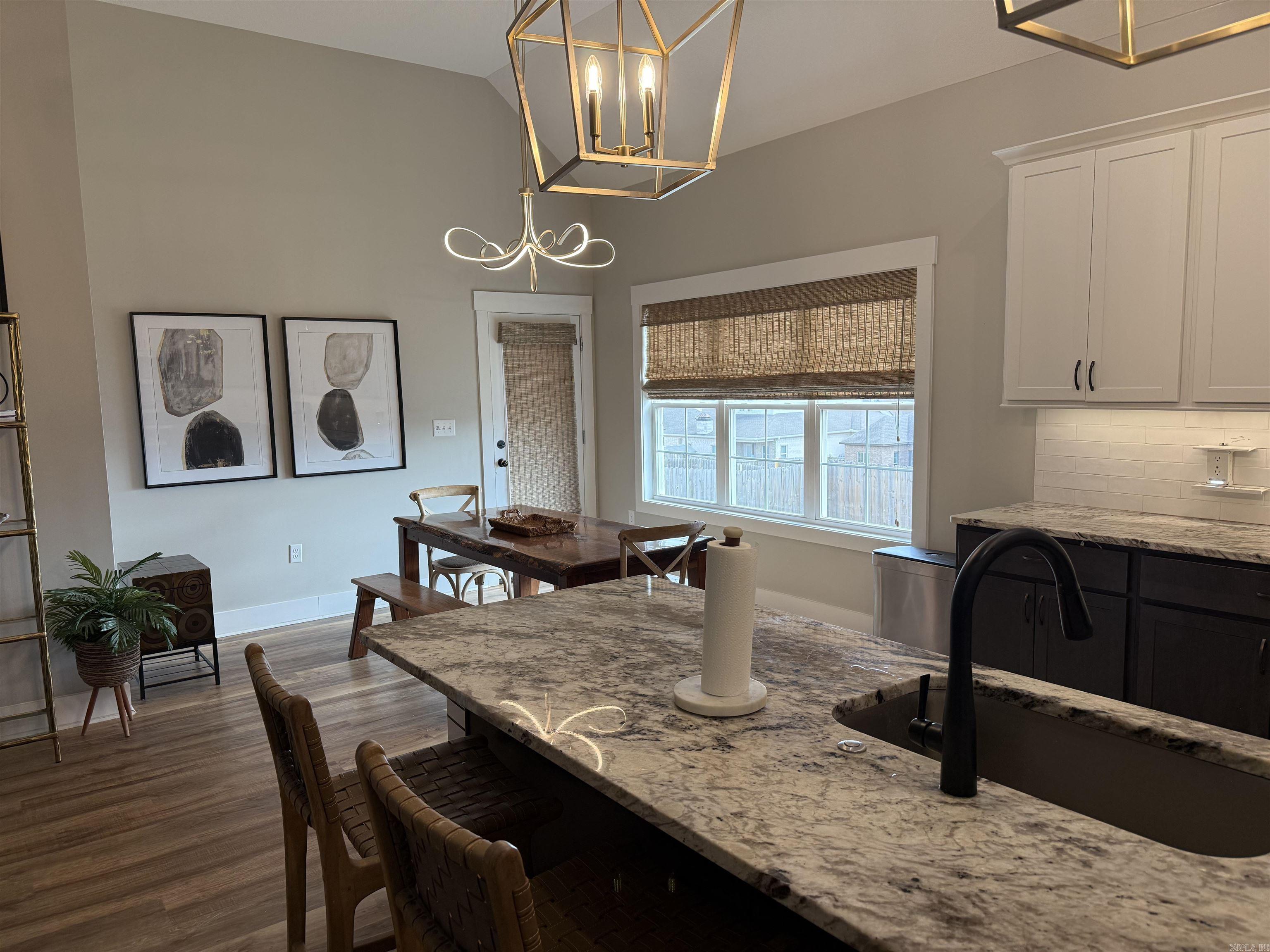 TWIN OAKS - Residential