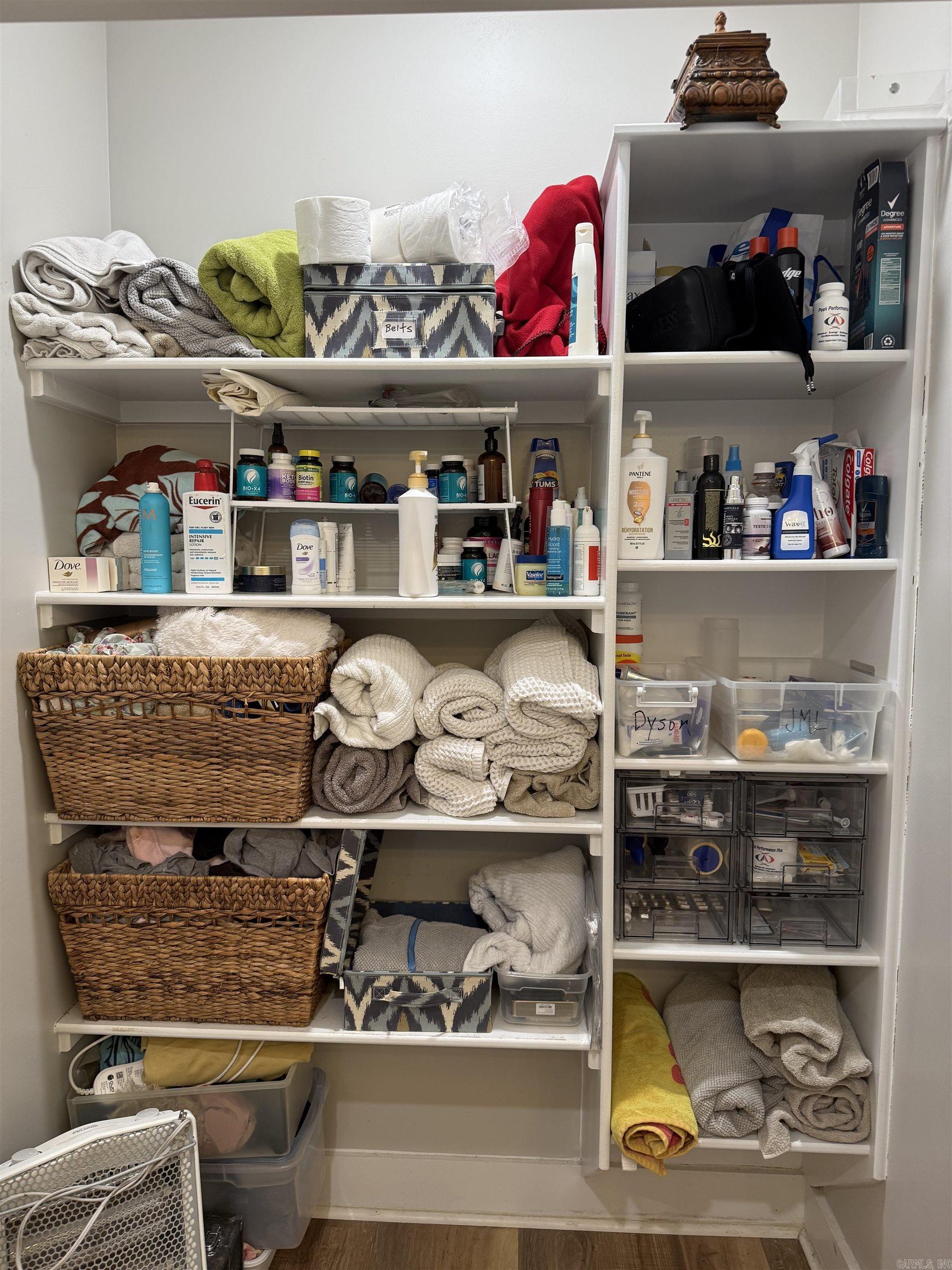 TWIN OAKS - Residential