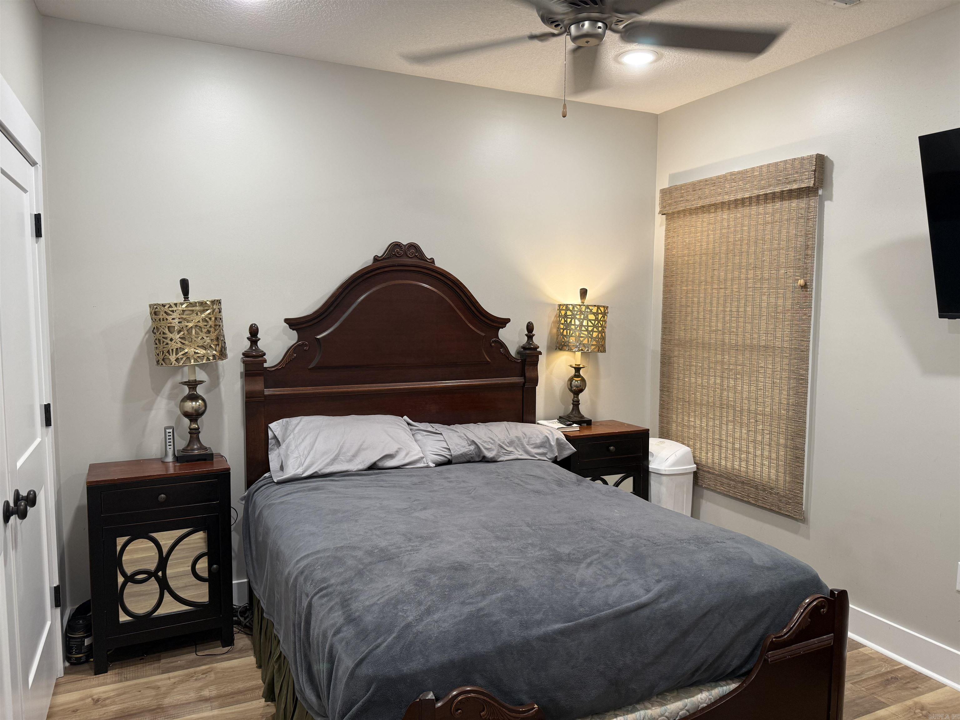 TWIN OAKS - Residential