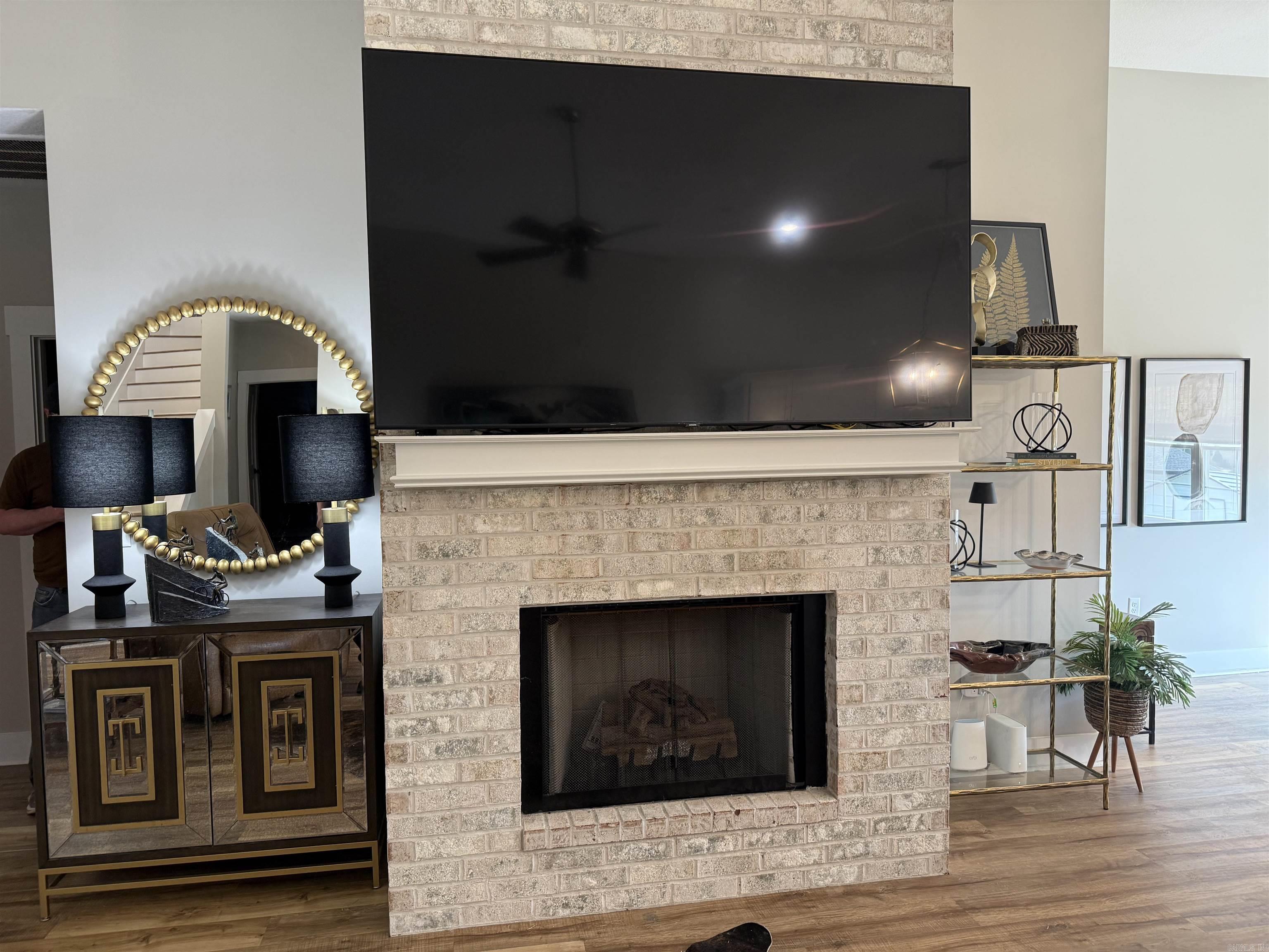 TWIN OAKS - Residential