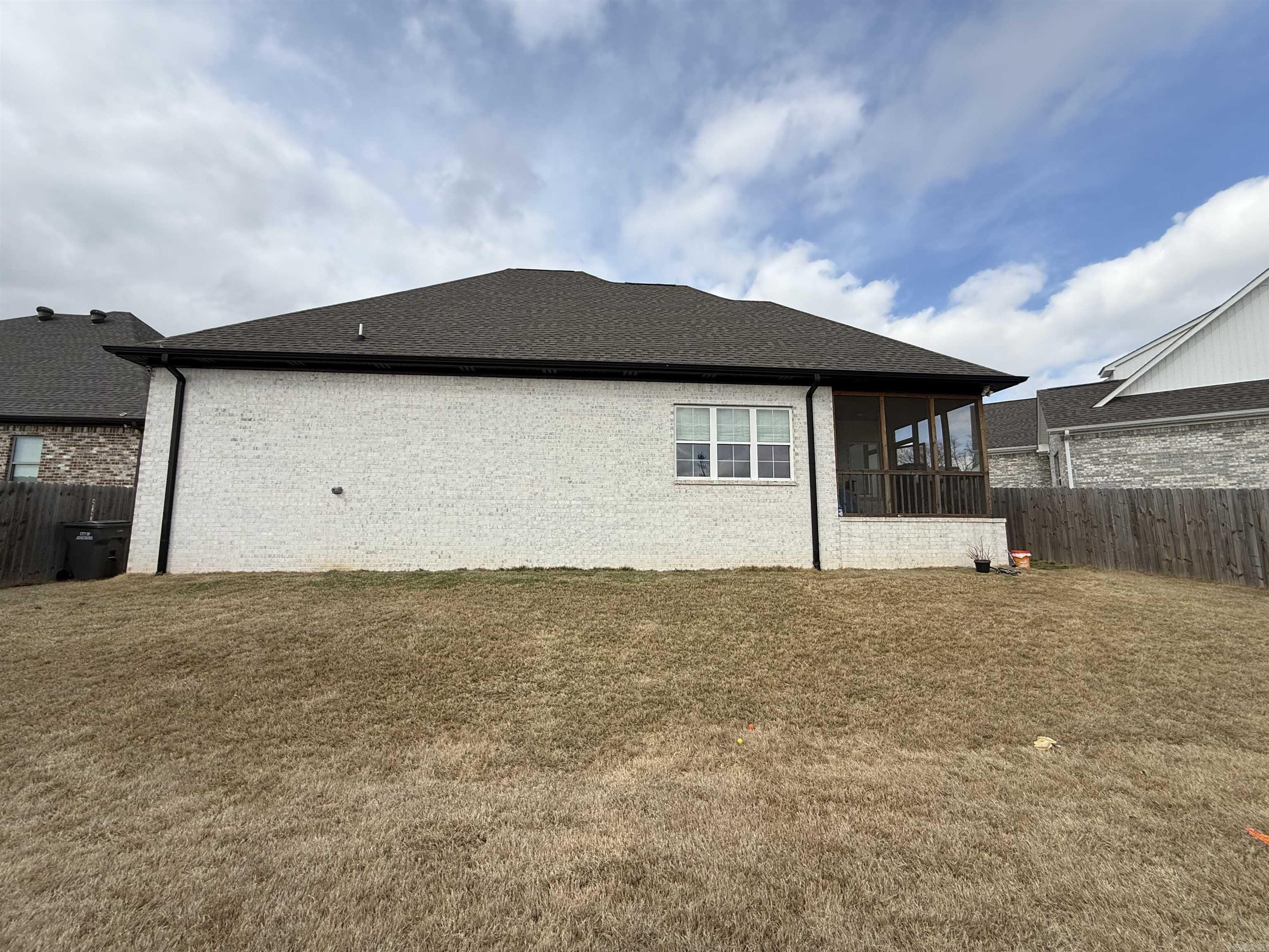 TWIN OAKS - Residential