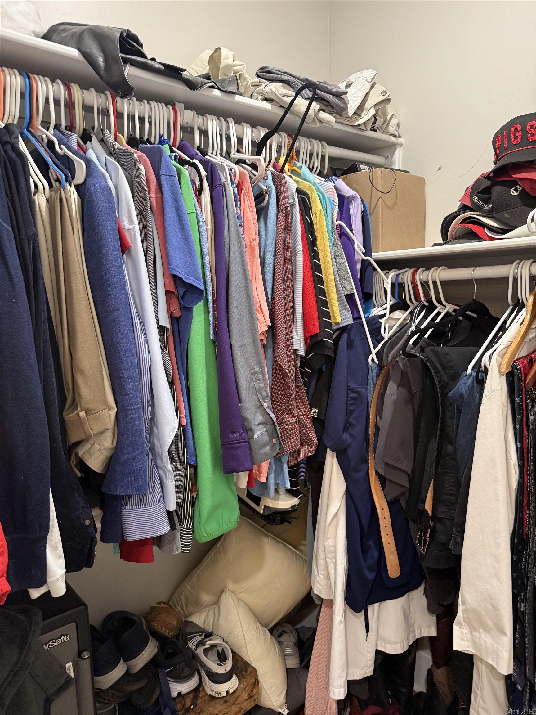 TWIN OAKS - Residential