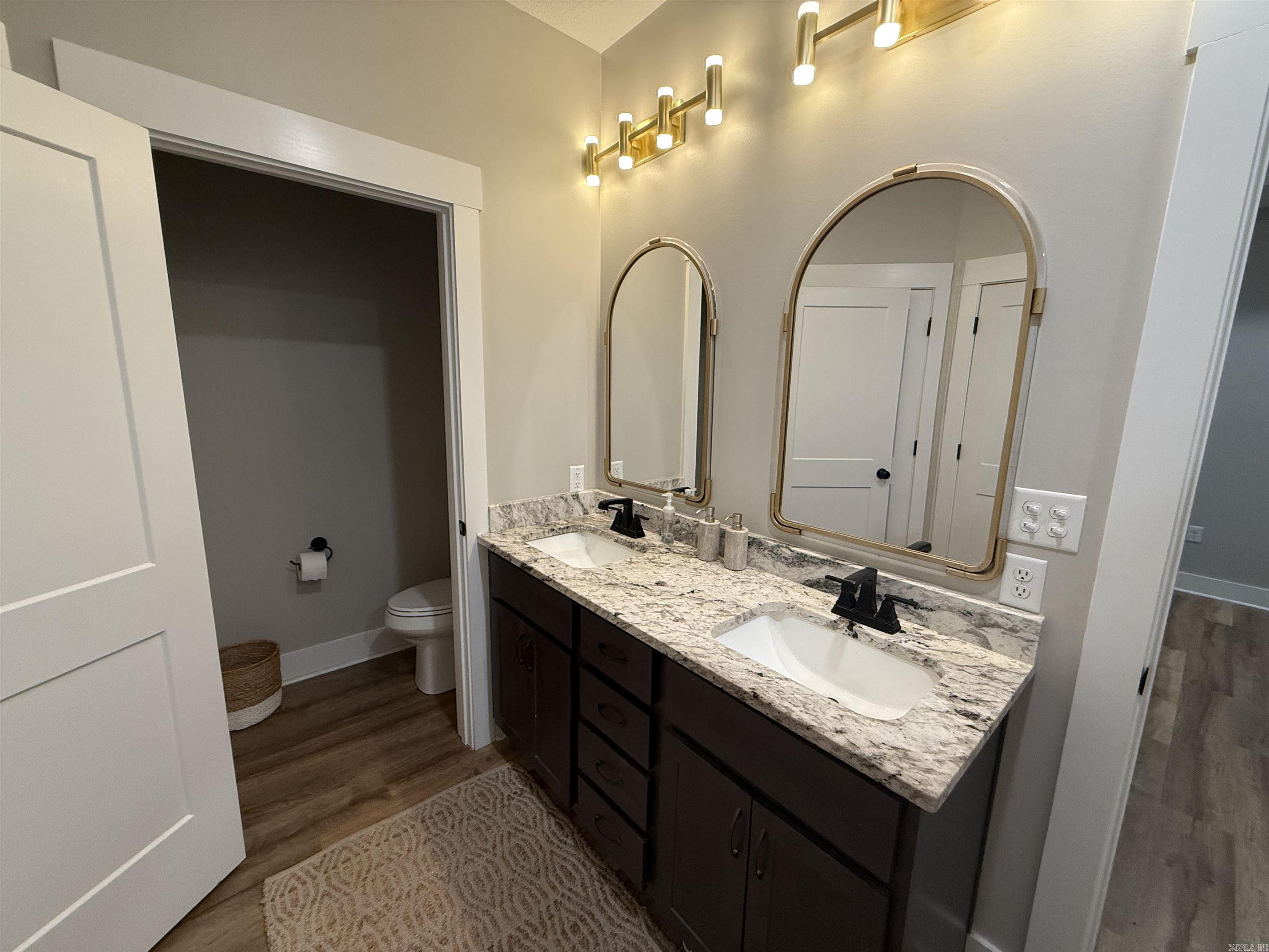 TWIN OAKS - Residential