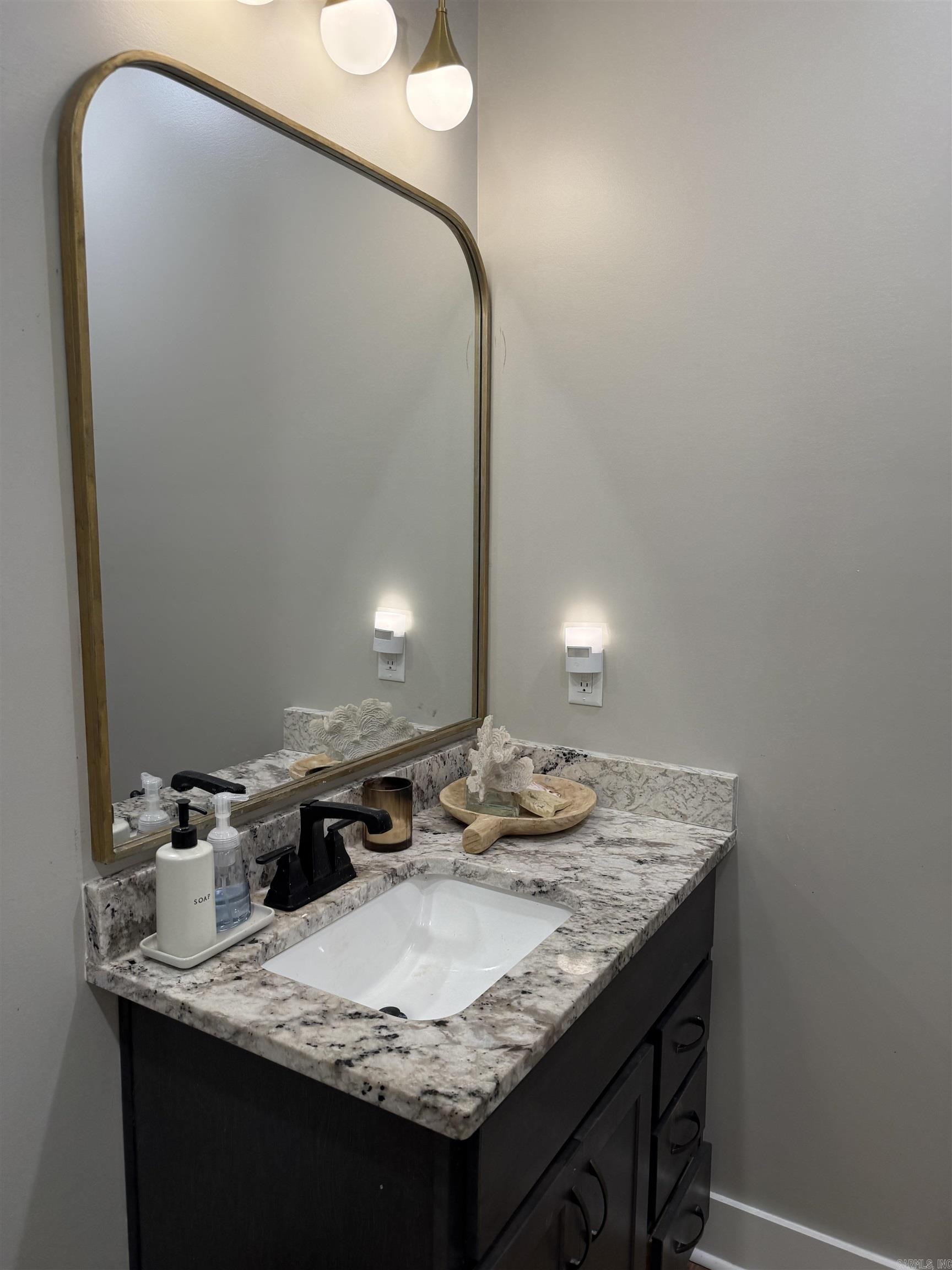 TWIN OAKS - Residential