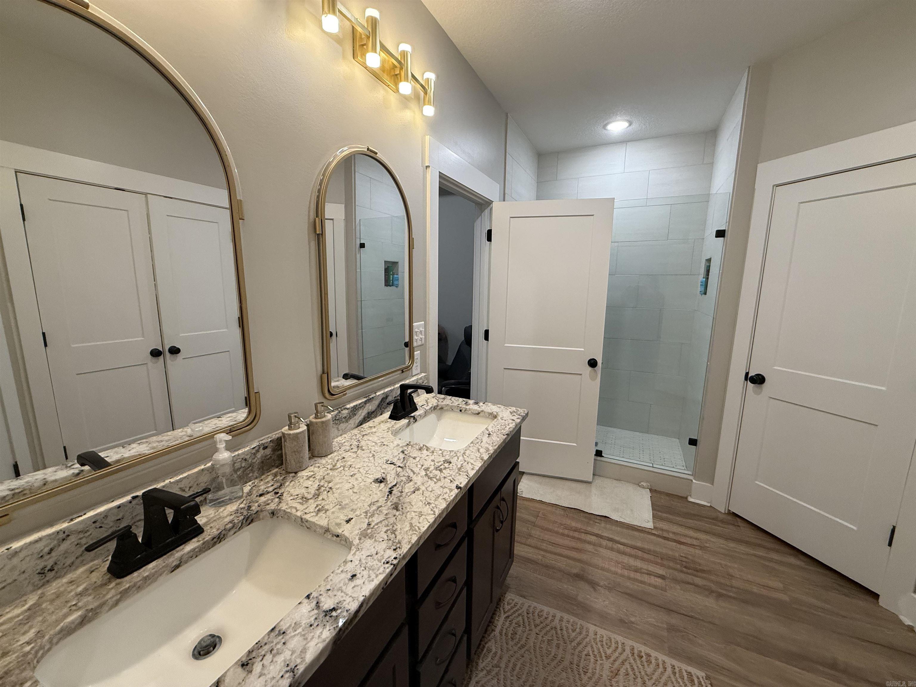 TWIN OAKS - Residential