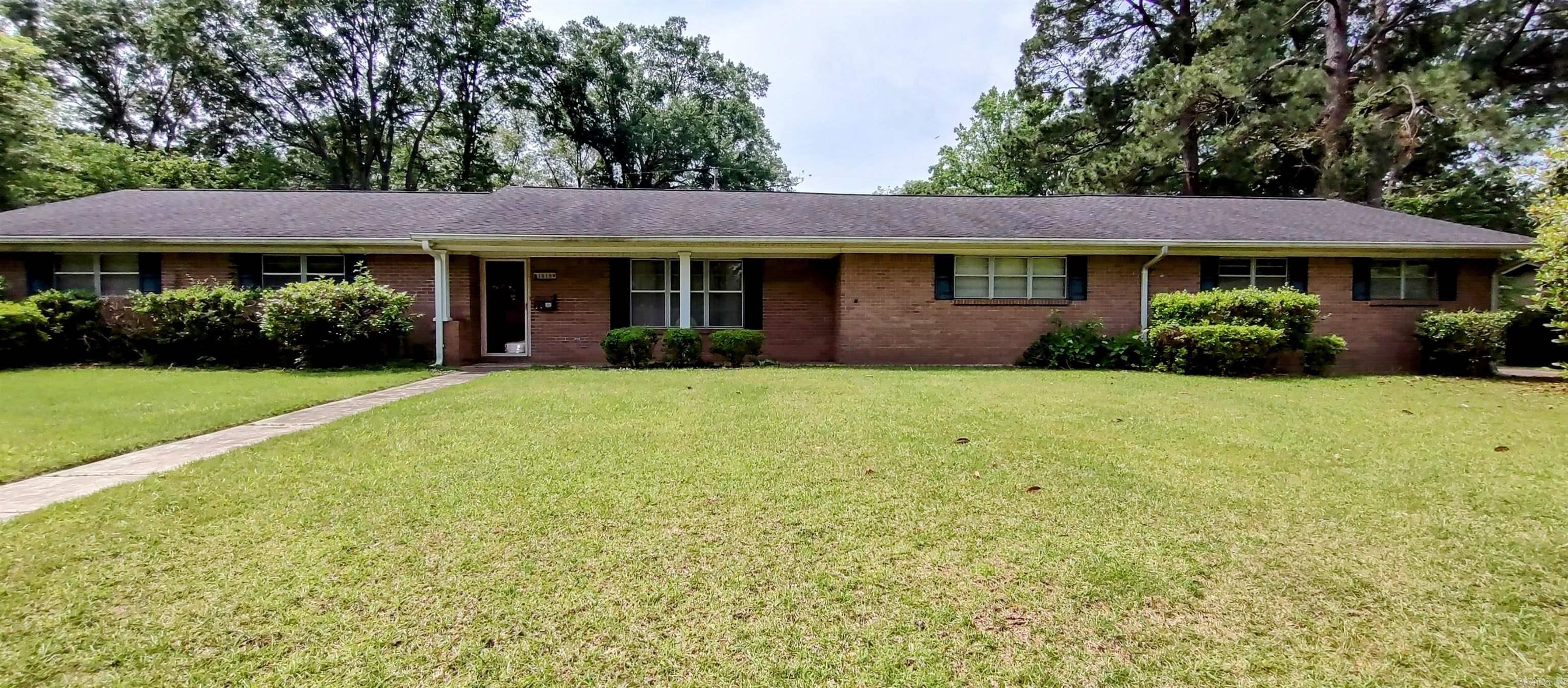 Well-maintained home ready for a new family. If you are looking for a home that has a lot of room to spread out, this might be it. Come check it out! This house has room to entertain with a living room, kitchen/family room, & a bonus room. This could be a game room or turn it into a bedroom. It has a laundry/mudroom. There is a lot of storage & built-in cabinets. 3-car garage plus a 16x12 storage building. The yard has plenty of space for outdoor activities. Being sold "as is".