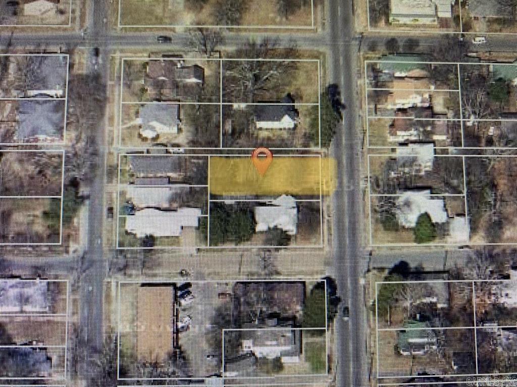 Great location in the heart of Pine Bluff. Conveniently located for easy access around the city.