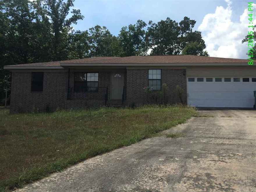 REDUCED!!!! Beautiful property located in an established subdivision in Redfield, AR.  Brick / Vinyl maintenance free exterior; the lot is a cul-de-sac with a nice yard.  This home is spacious with a great floor plan; 3 bedroom / 2 bath with a large Living Room.  Kitchen has a stand alone bar and all appliances are present.  BRING ALL OFFERS!!! SHOW AND SELL!!!