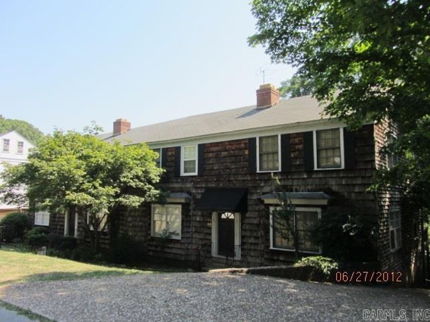 Spacious townhouse floorplan. Large living room, separate kitchen. W/D hookups in Basement.  Nice breakfast nook adjacent to back deck.  Hardwood flooring. In the heart of hillcrest it is minutes from shops are restaurants. 3 Minutes to UAMS. 5 Minutes to downtown. +$60 for water.