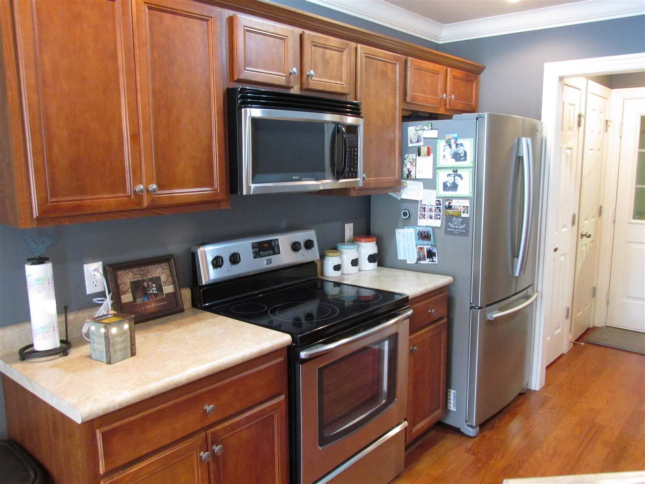 LASSITERS RIVERVIEW - Residential