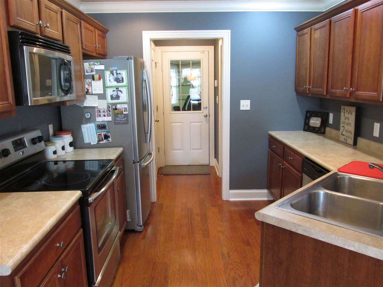 LASSITERS RIVERVIEW - Residential