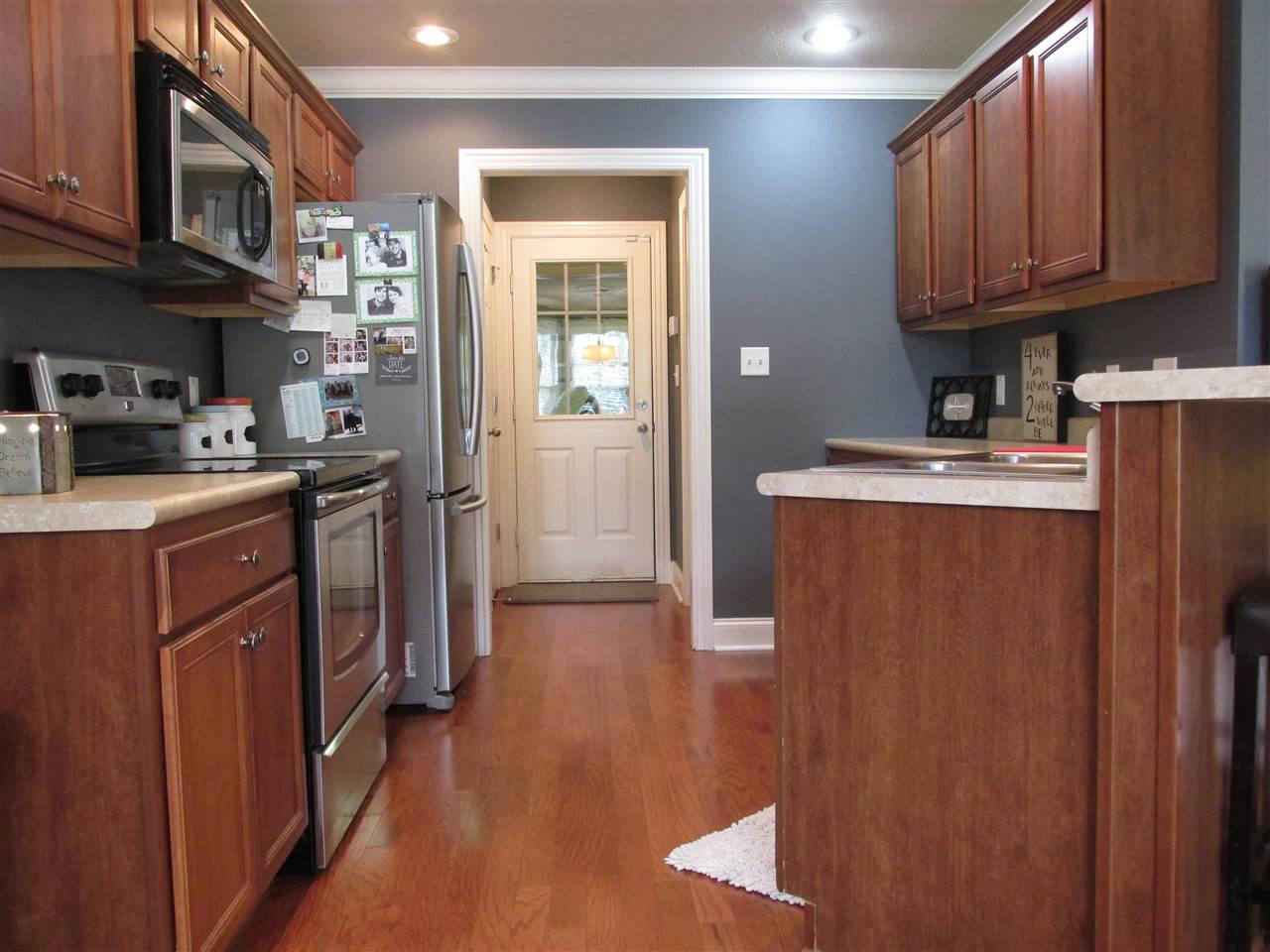 LASSITERS RIVERVIEW - Residential