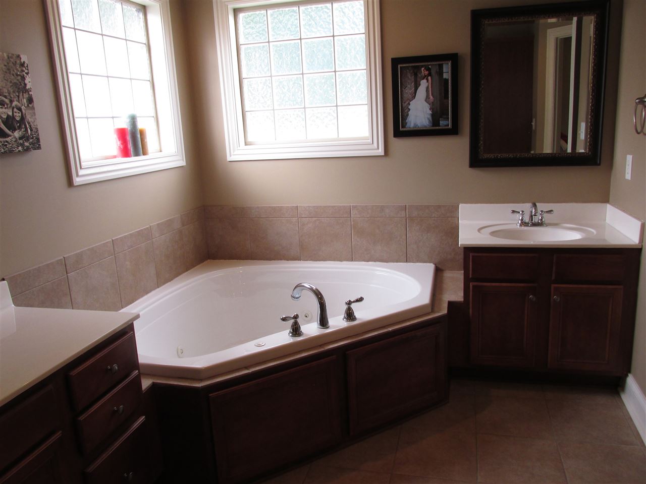 LASSITERS RIVERVIEW - Residential