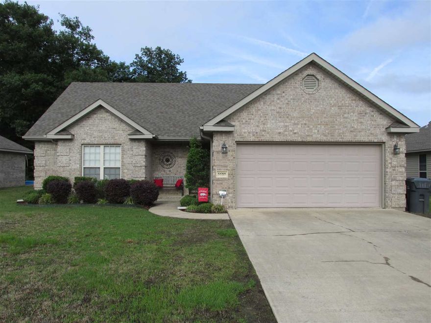 Awesome 3 bedroom 2 bath home in Beaver Creek subdivision.  This one offers hardwood flooring, fireplace, breakfast bar, jetted tub, privacy fencing and much more!  Call or text today for more information or to schedule a showing appointment!