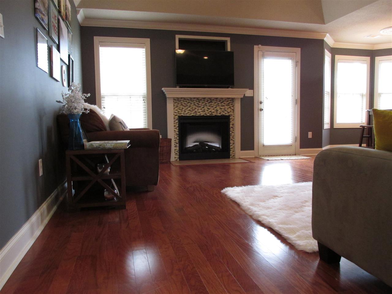 LASSITERS RIVERVIEW - Residential