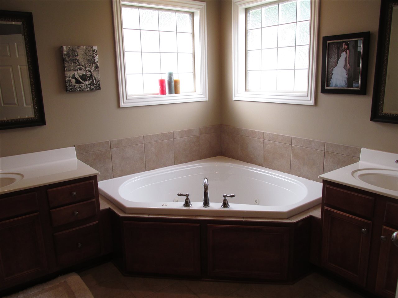 LASSITERS RIVERVIEW - Residential