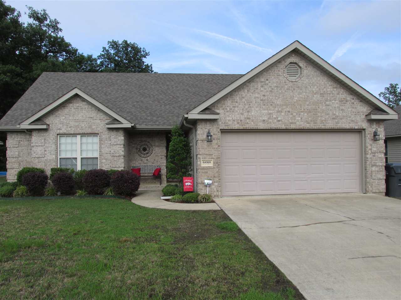 LASSITERS RIVERVIEW - Residential