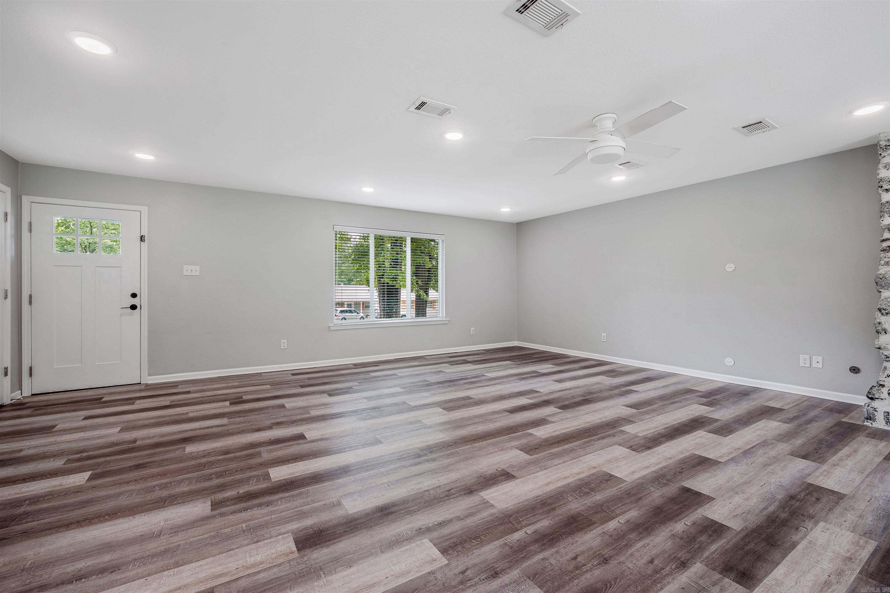 WHISPERING HILLS - Residential