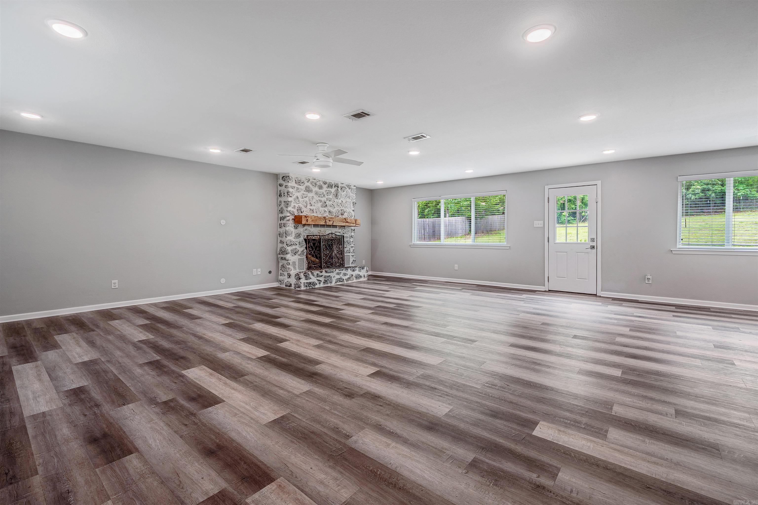 WHISPERING HILLS - Residential