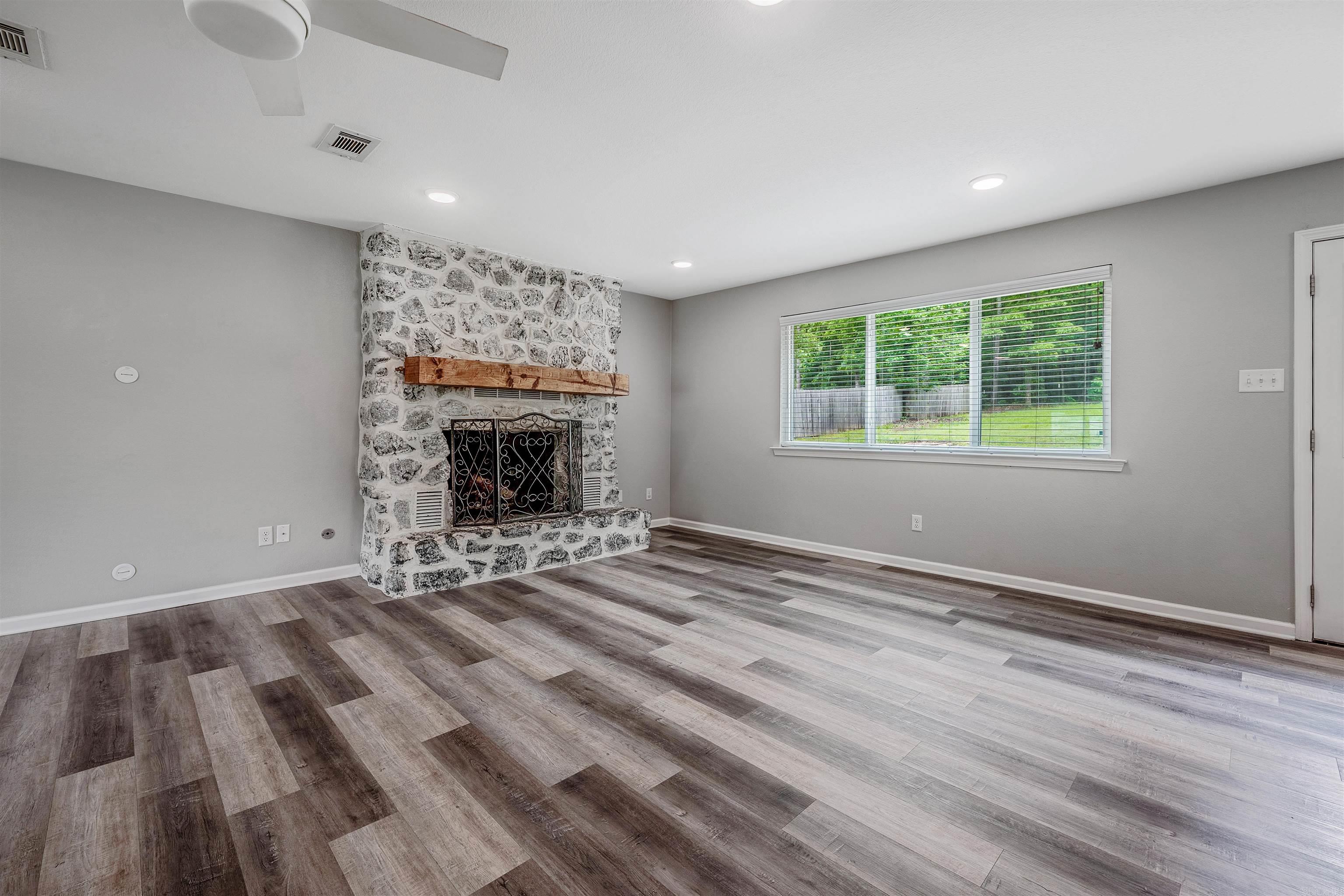 WHISPERING HILLS - Residential