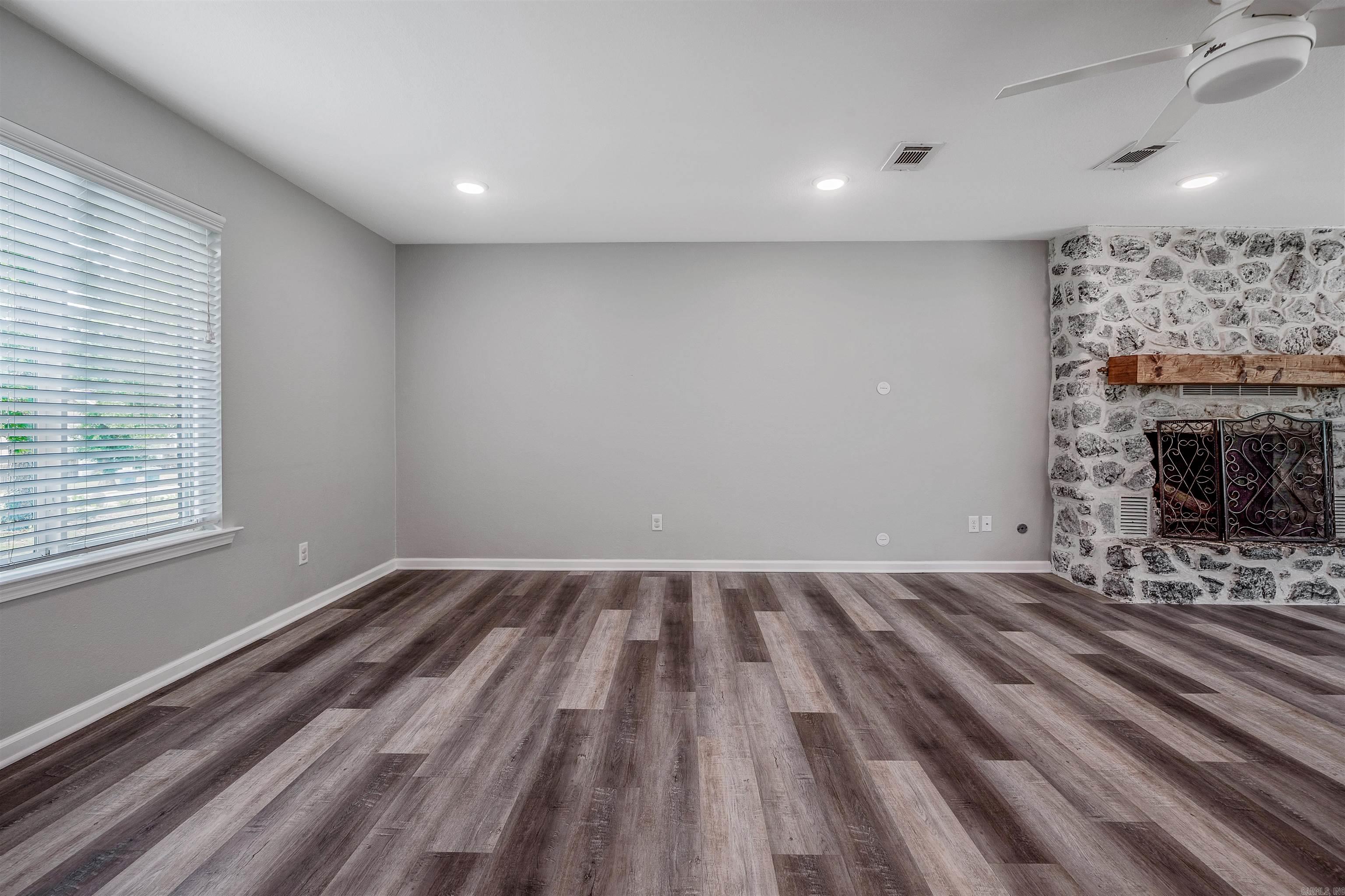 WHISPERING HILLS - Residential