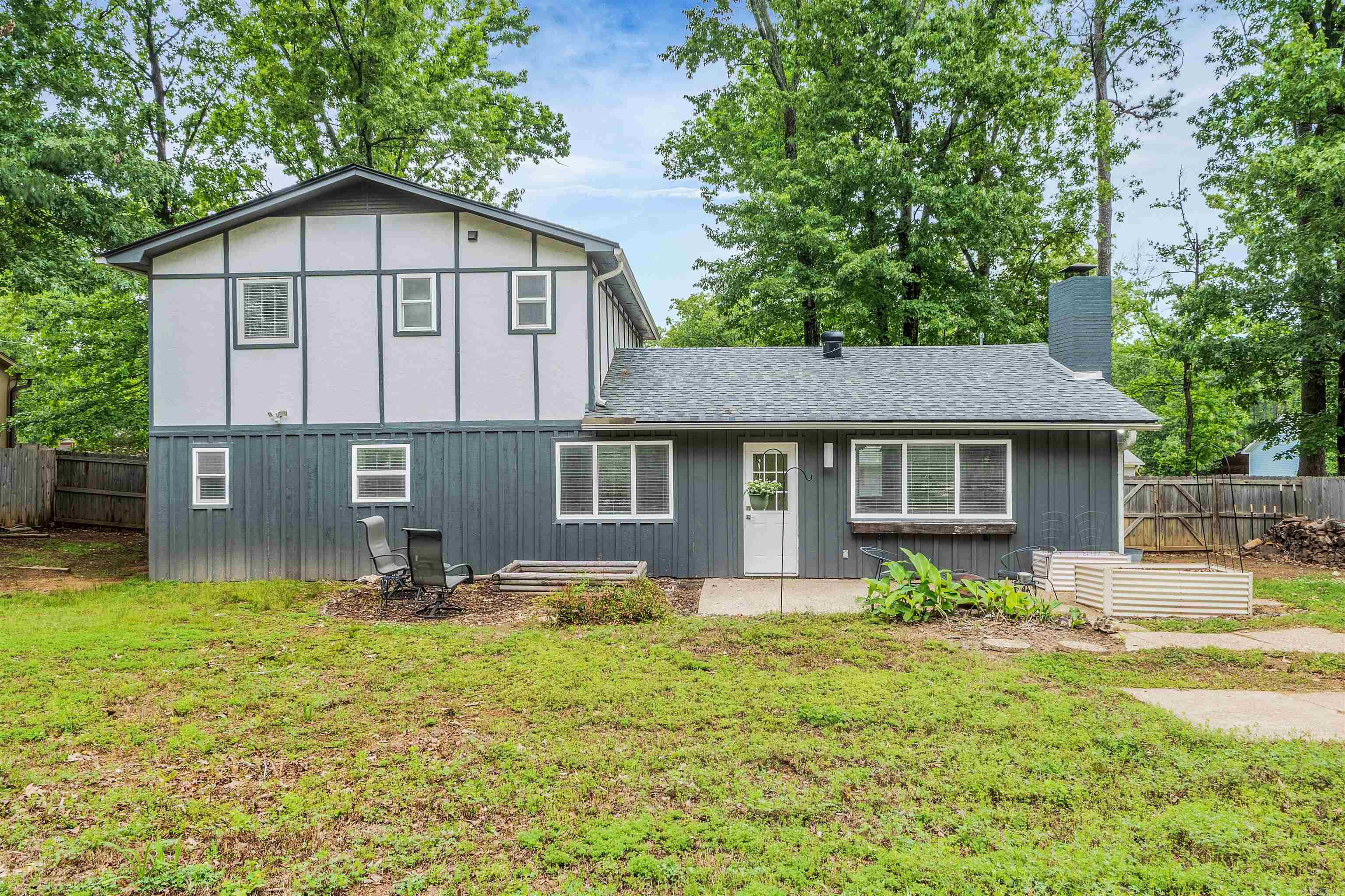 WHISPERING HILLS - Residential