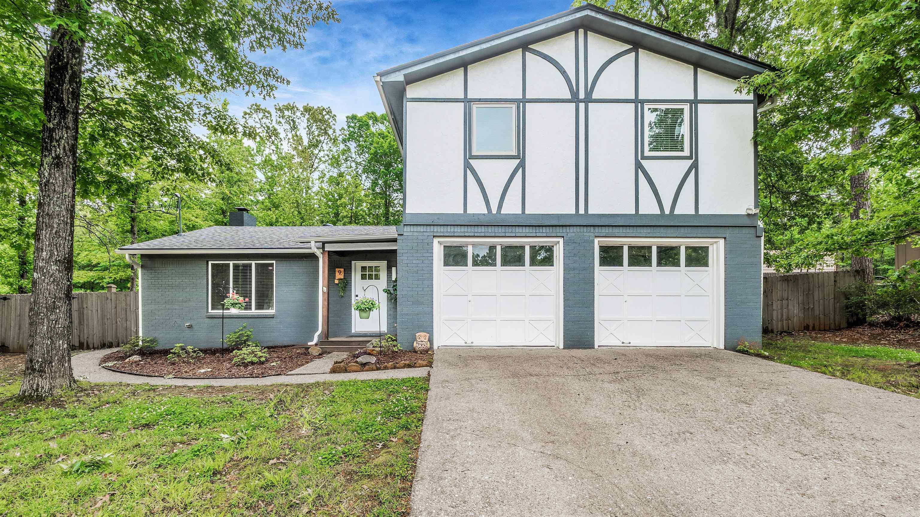 WHISPERING HILLS - Residential