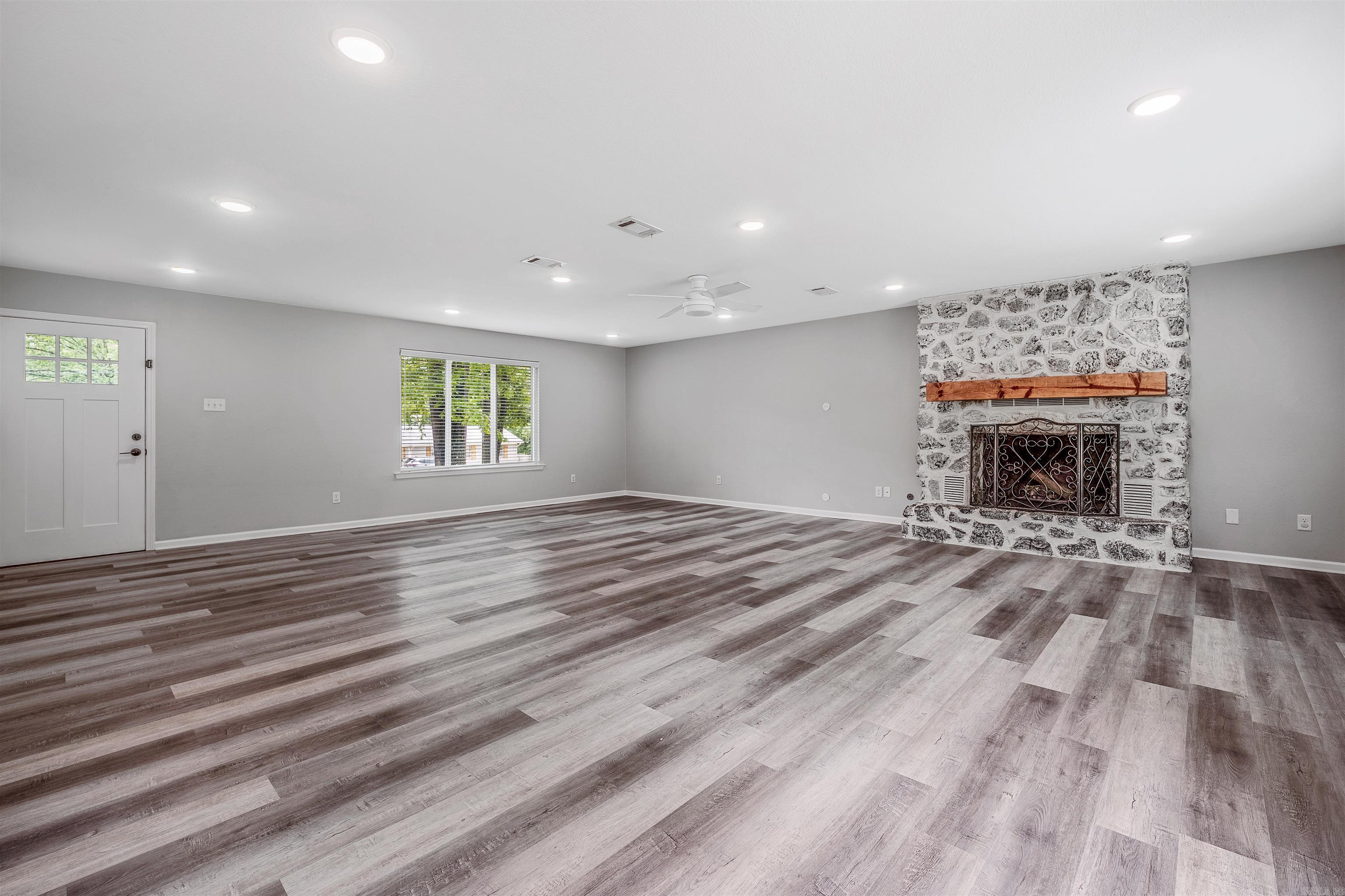 WHISPERING HILLS - Residential