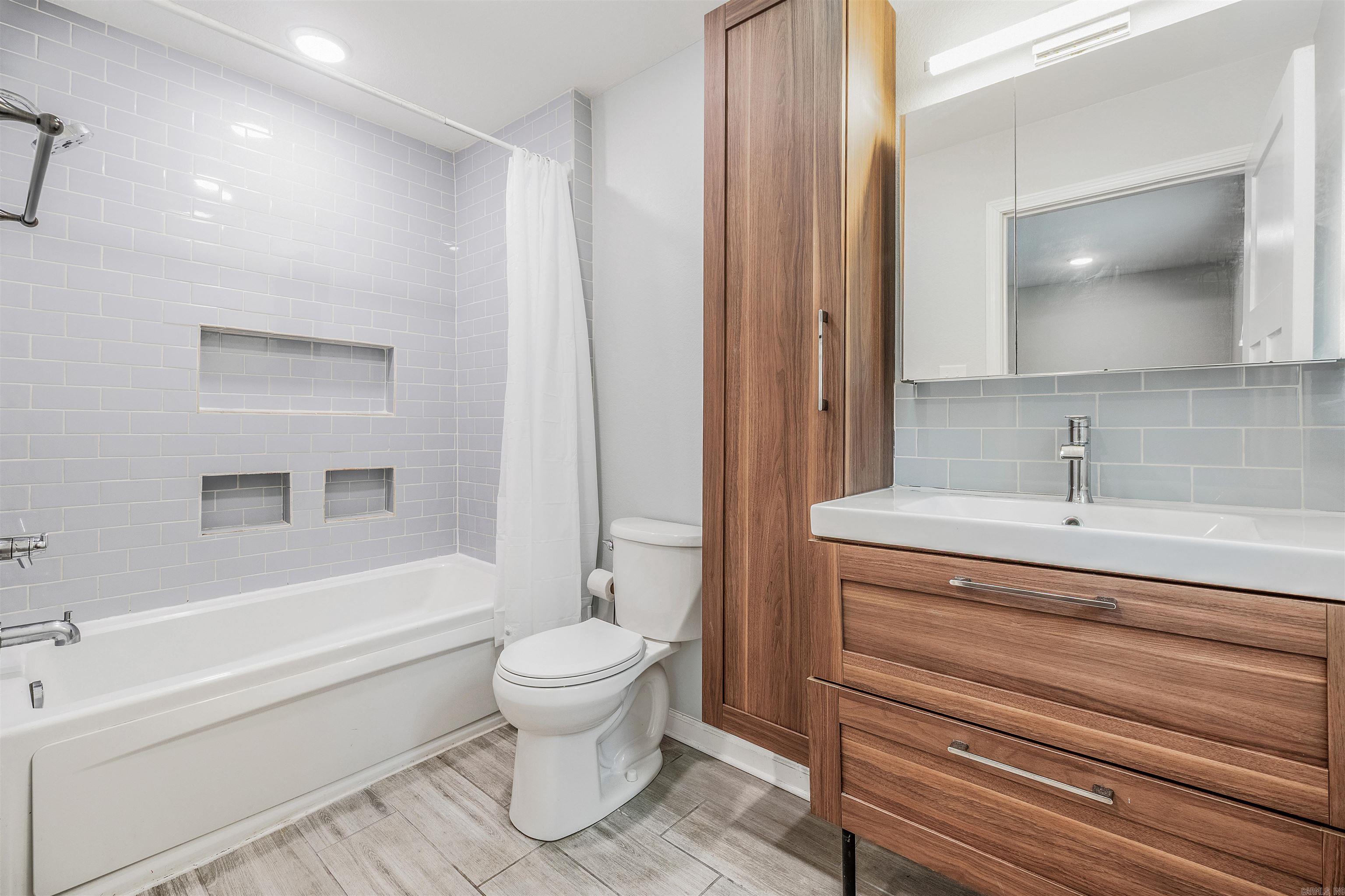 WHISPERING HILLS - Residential