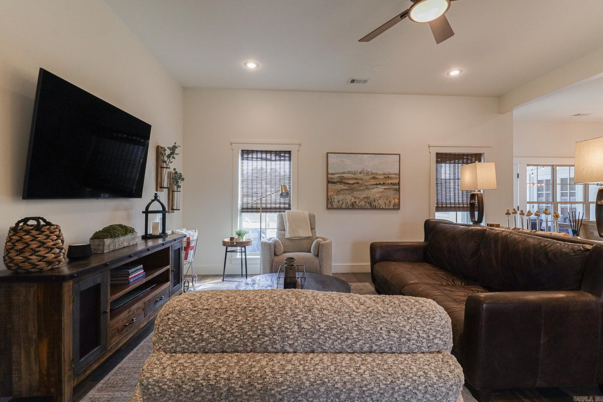 BARRINGTON PARK - Residential