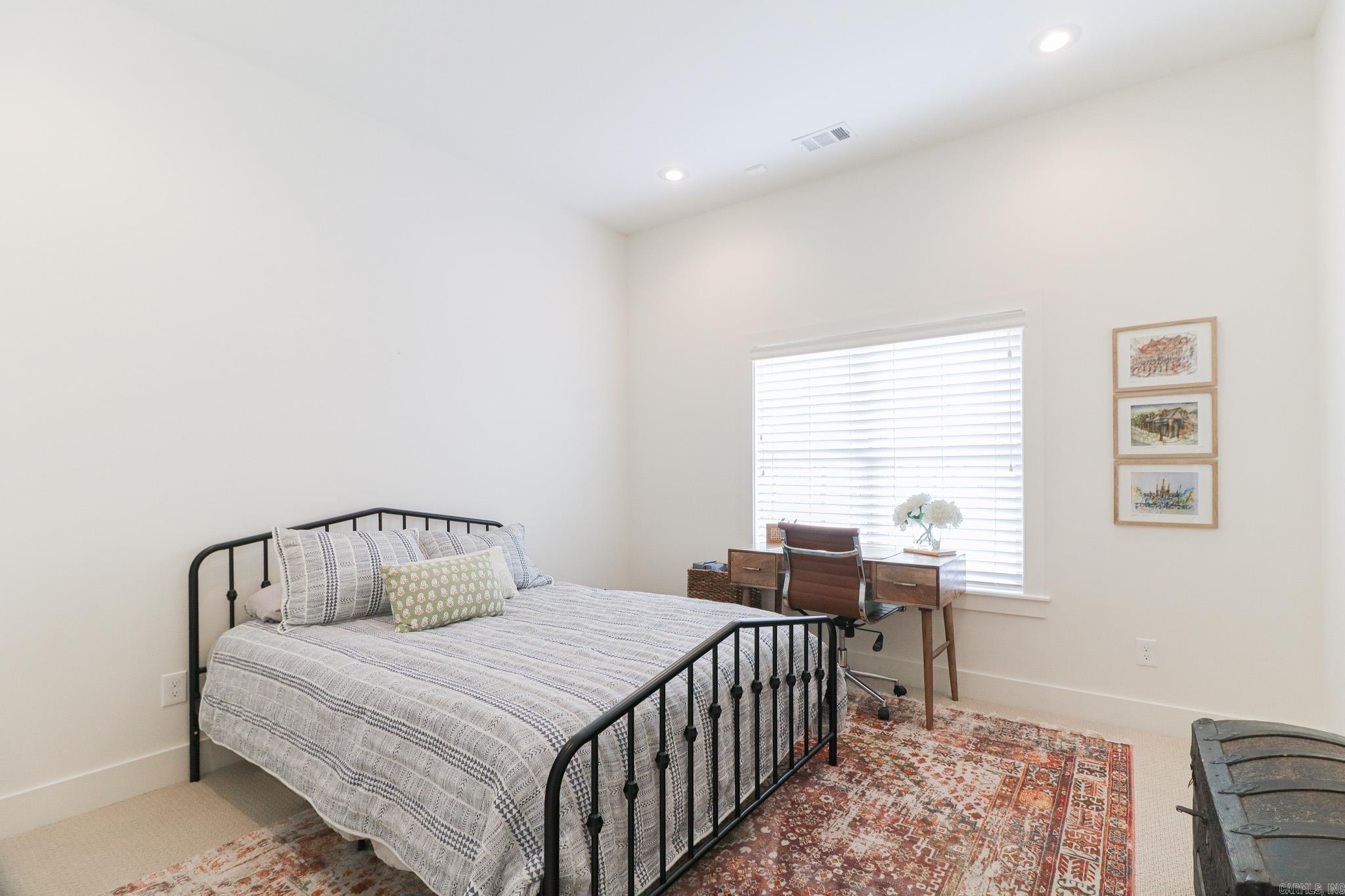 BARRINGTON PARK - Residential