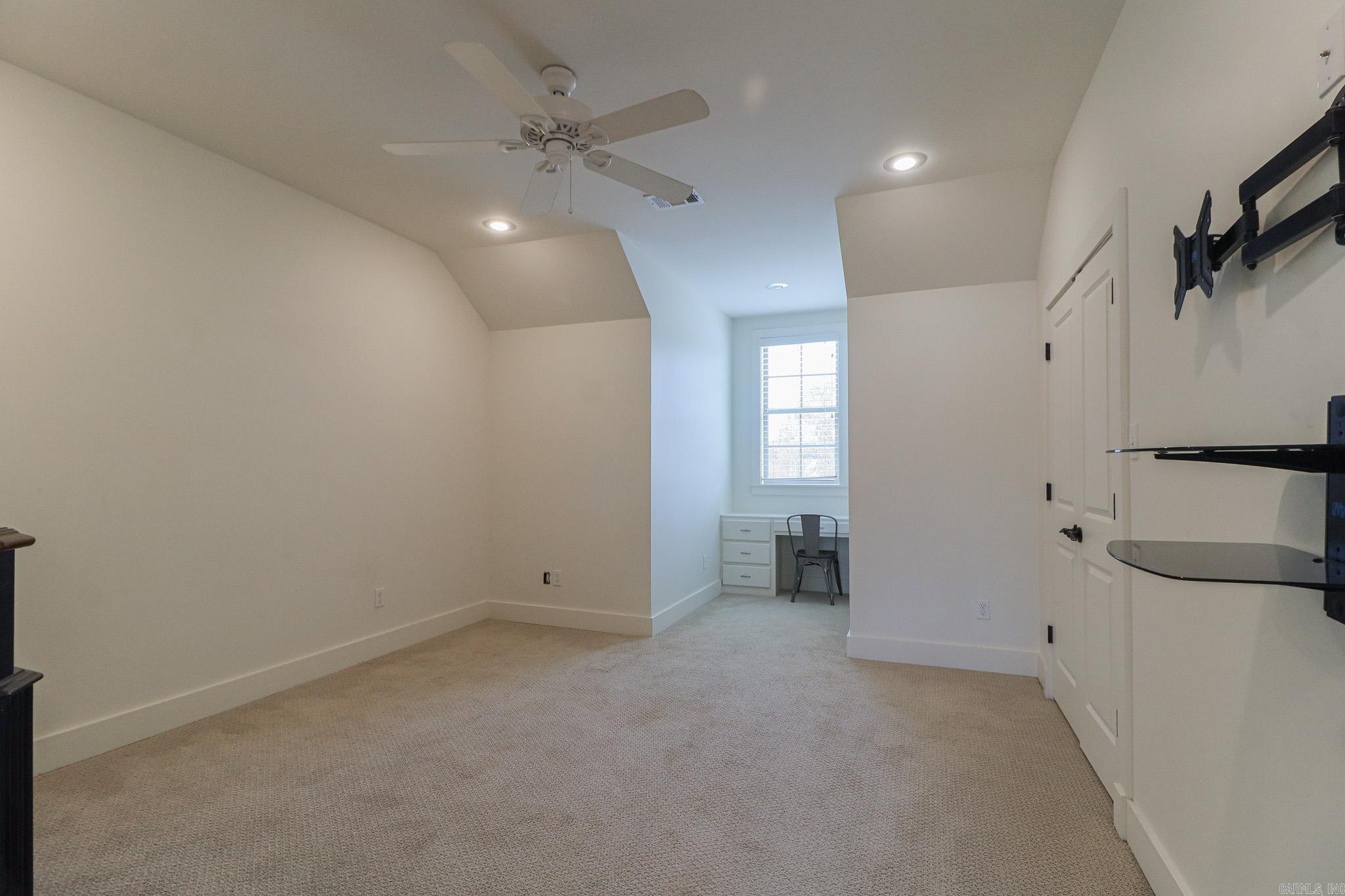 BARRINGTON PARK - Residential